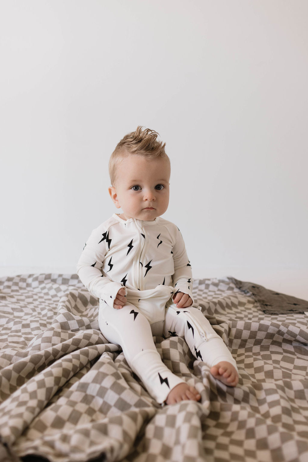 Bamboo Zip Pajamas | White & Black Lightning Bolt | Milk & Baby