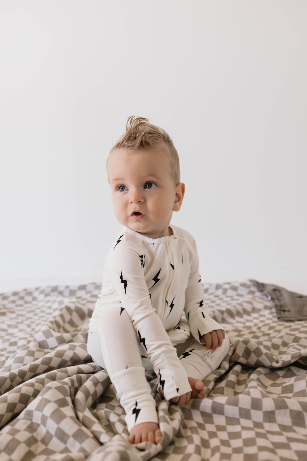 Bamboo Zip Pajamas | White & Black Lightning Bolt | Milk & Baby