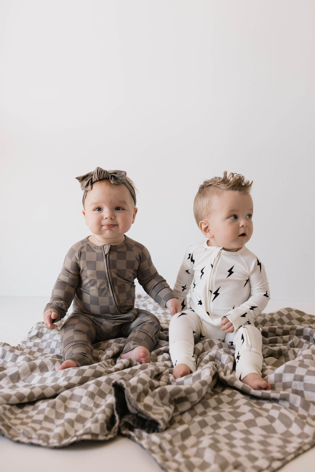 Bamboo Zip Pajamas | White & Black Lightning Bolt | Milk & Baby