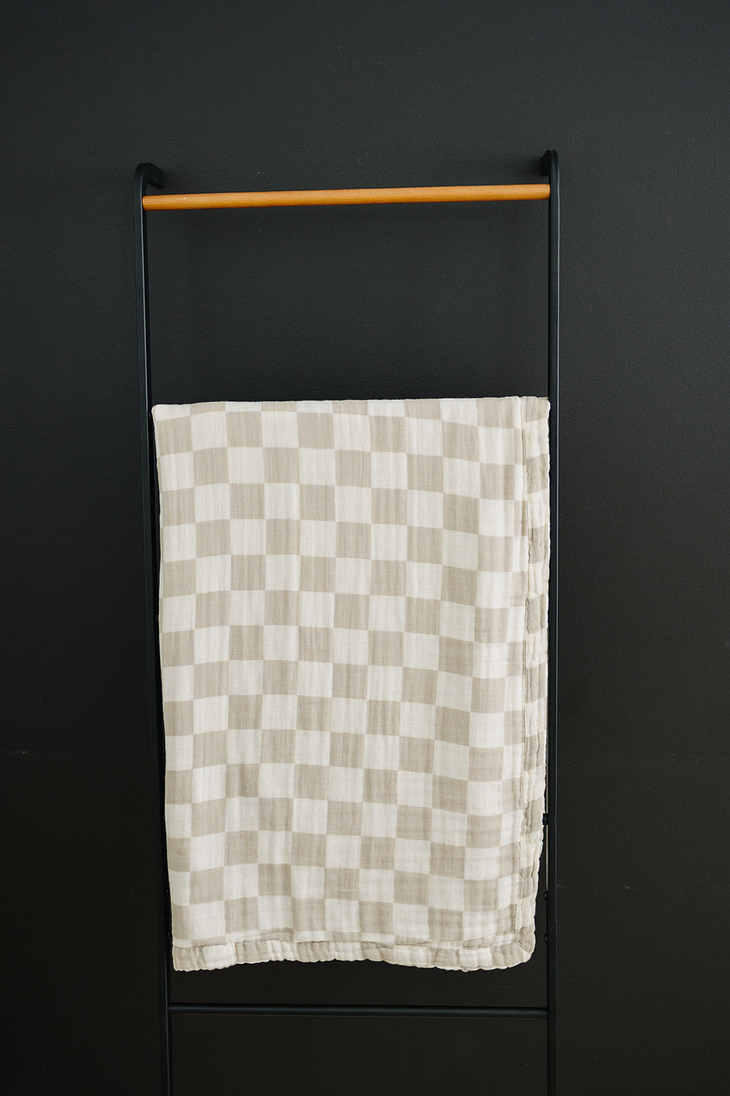 Taupe Checkered Muslin Quilt | Milk & Baby