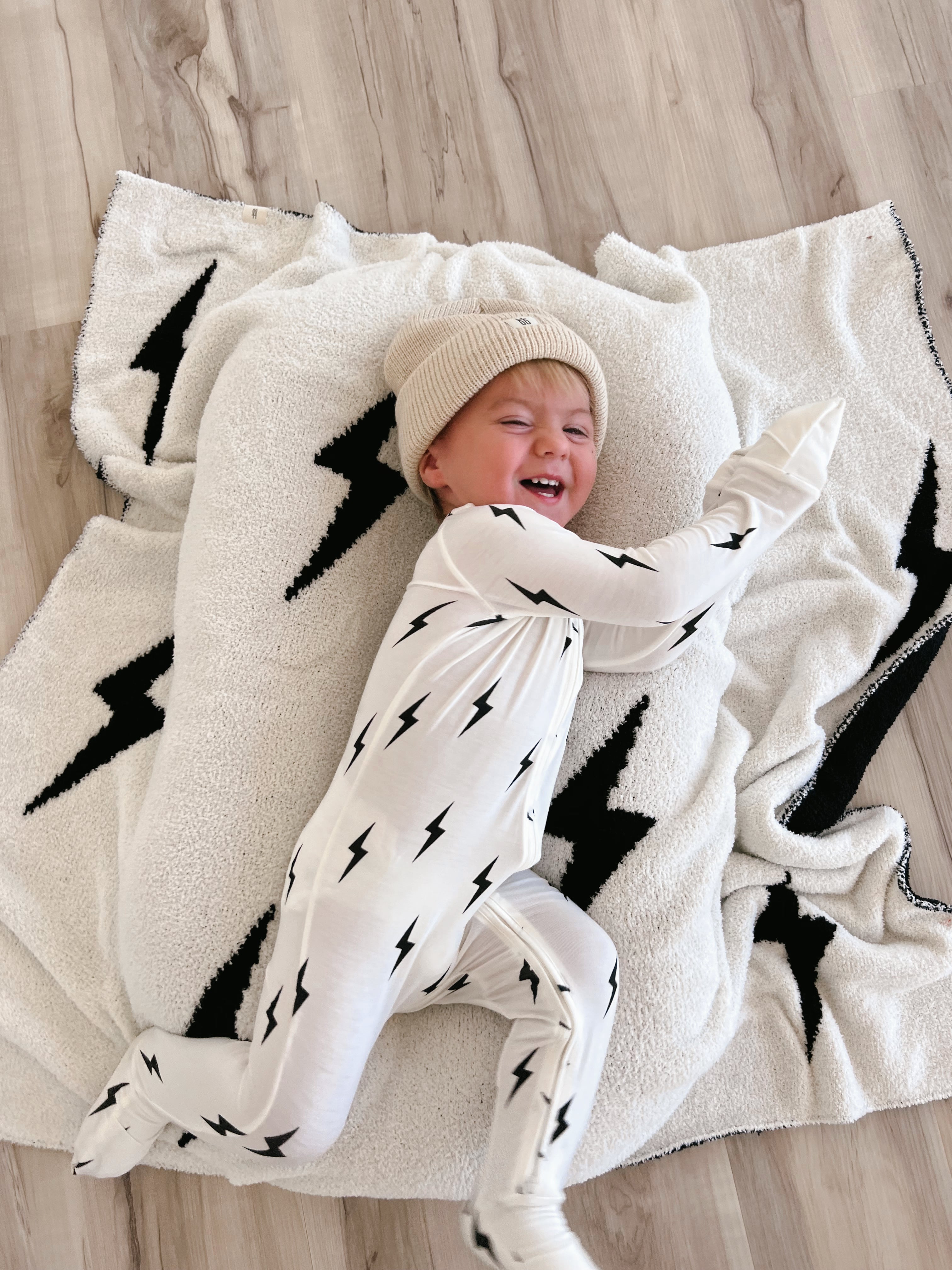 Bamboo Zip Pajamas | White & Black Lightning Bolt | Milk & Baby