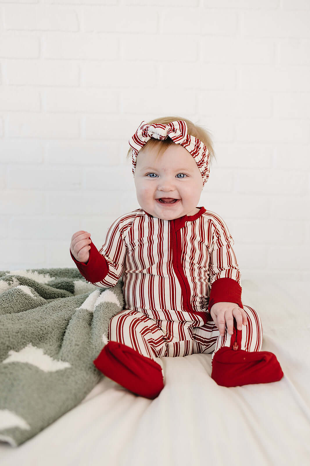 Red Stripes Bamboo Zipper | Milk & Baby
