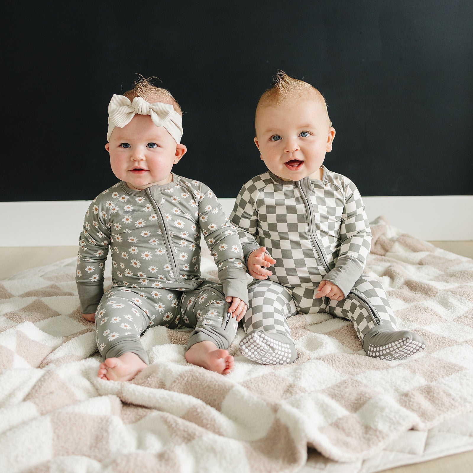 Light Green Daisy Bamboo Zipper | Milk & Baby