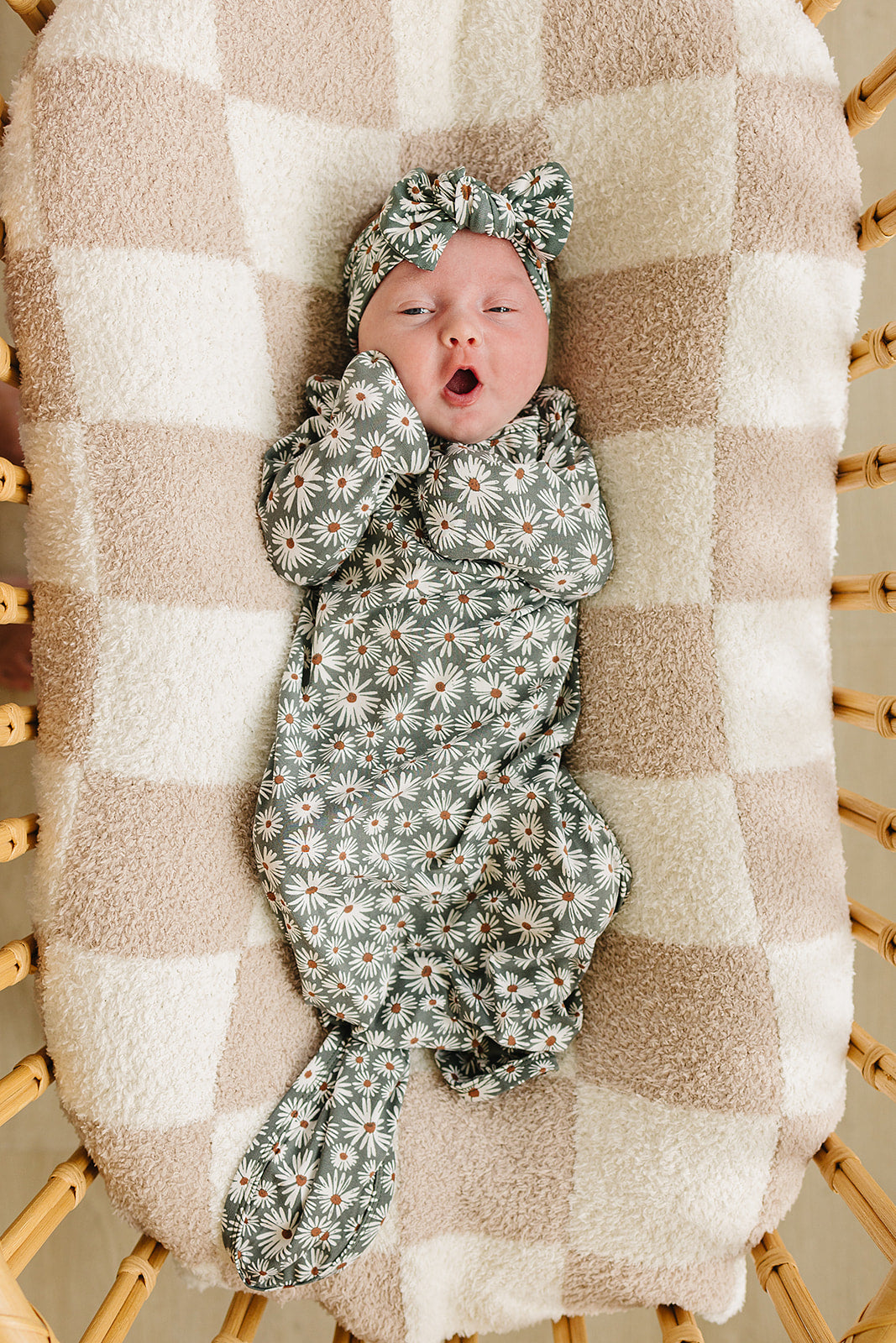 Dark Green Daisy Bamboo Head Wrap | Milk & Baby