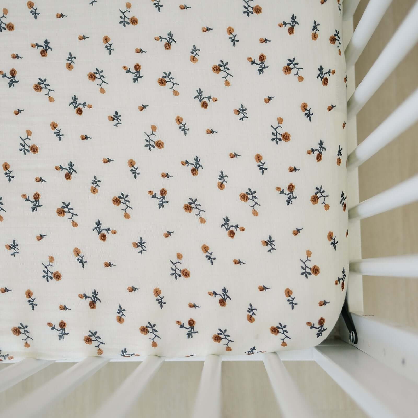 Cream Floral Muslin Crib Sheet | Milk & Baby