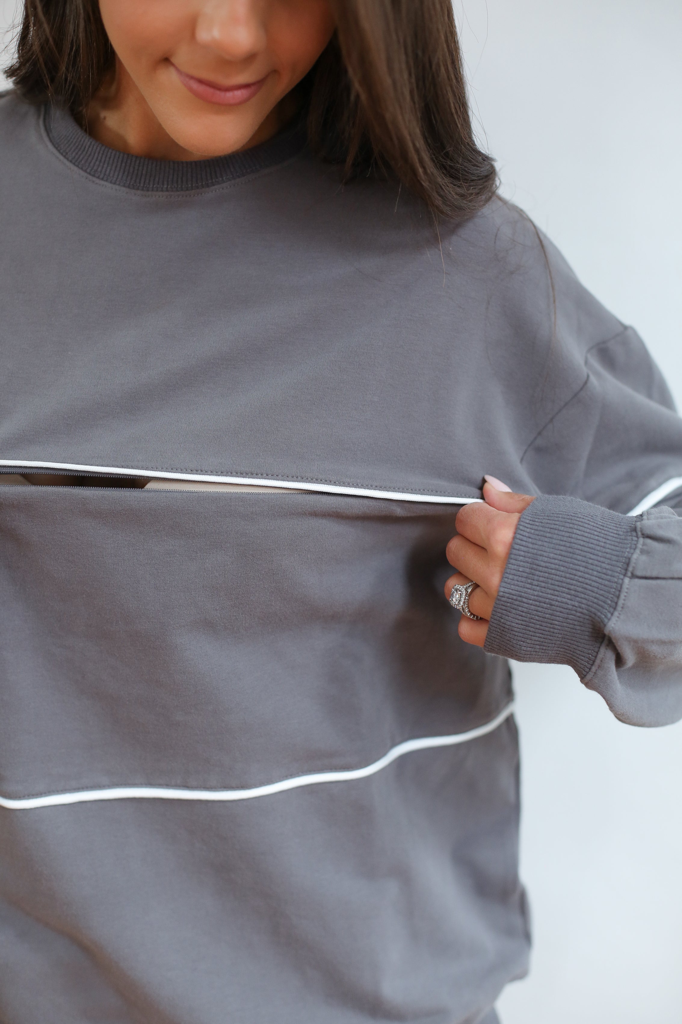 Relaxed Fit Invisible Zipper Breastfeeding Sweatshirt with Piping | Milk & Baby