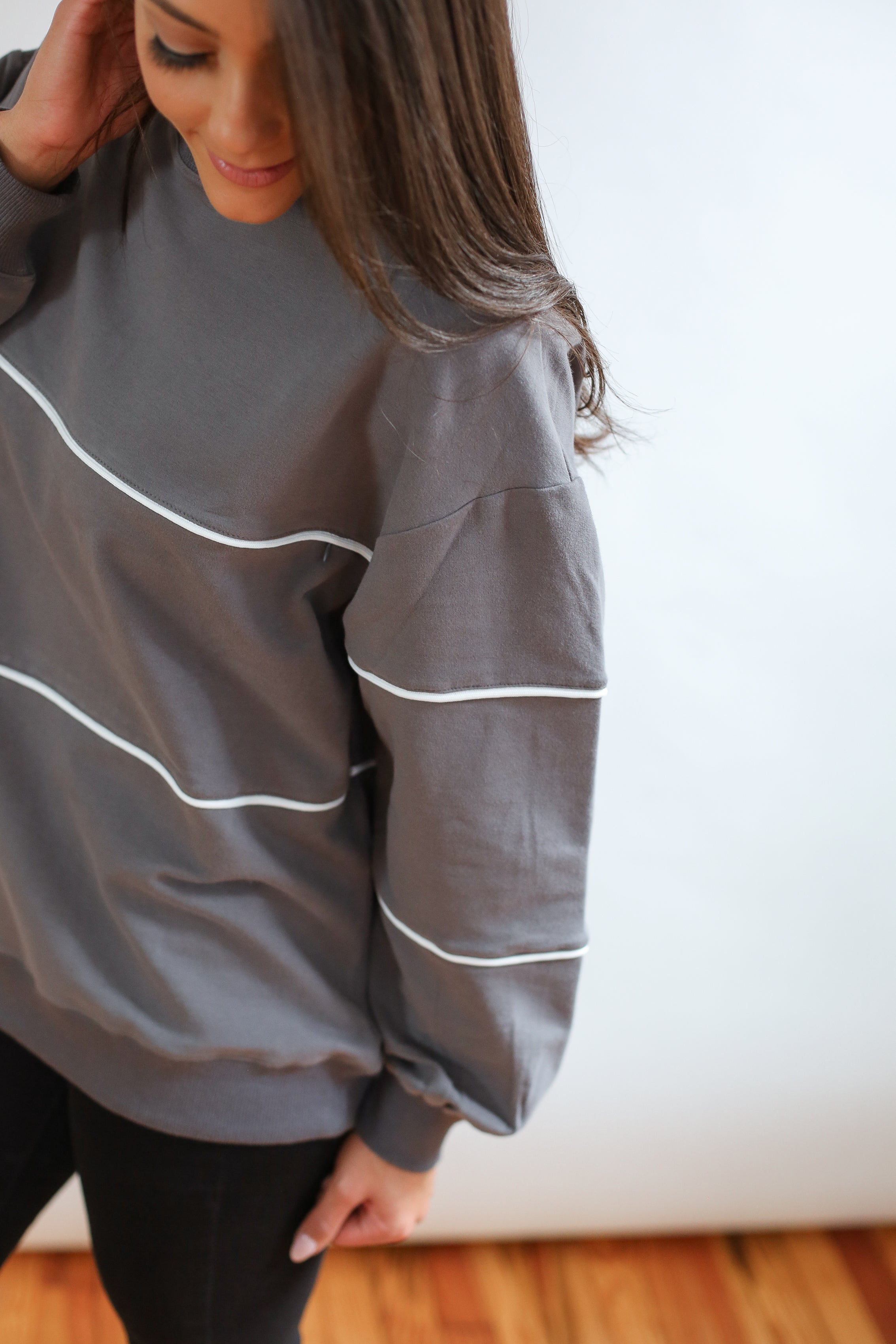 Relaxed Fit Invisible Zipper Breastfeeding Sweatshirt with Piping | Milk & Baby