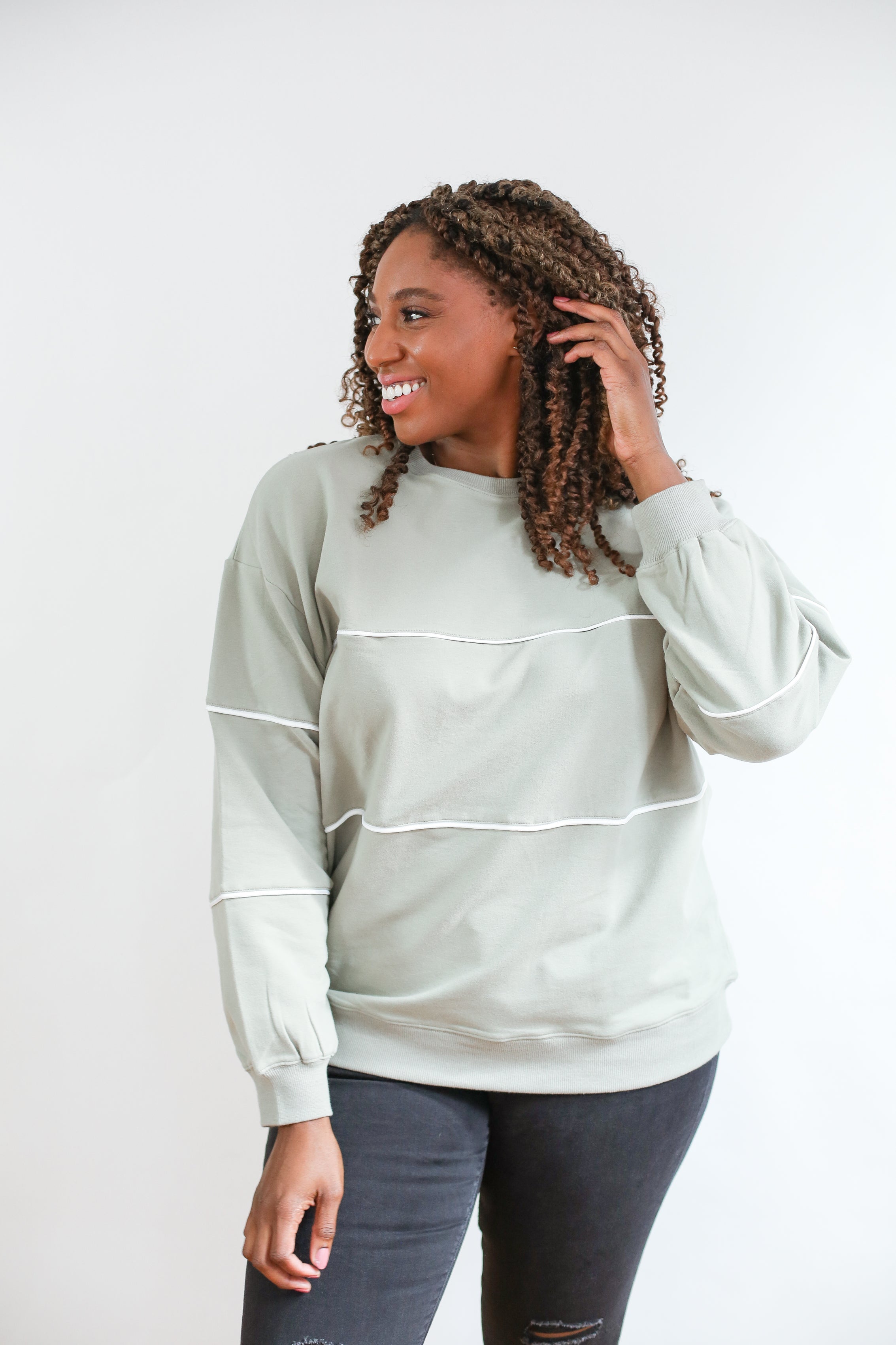 Relaxed Fit Invisible Zipper Breastfeeding Sweatshirt with Piping | Milk & Baby
