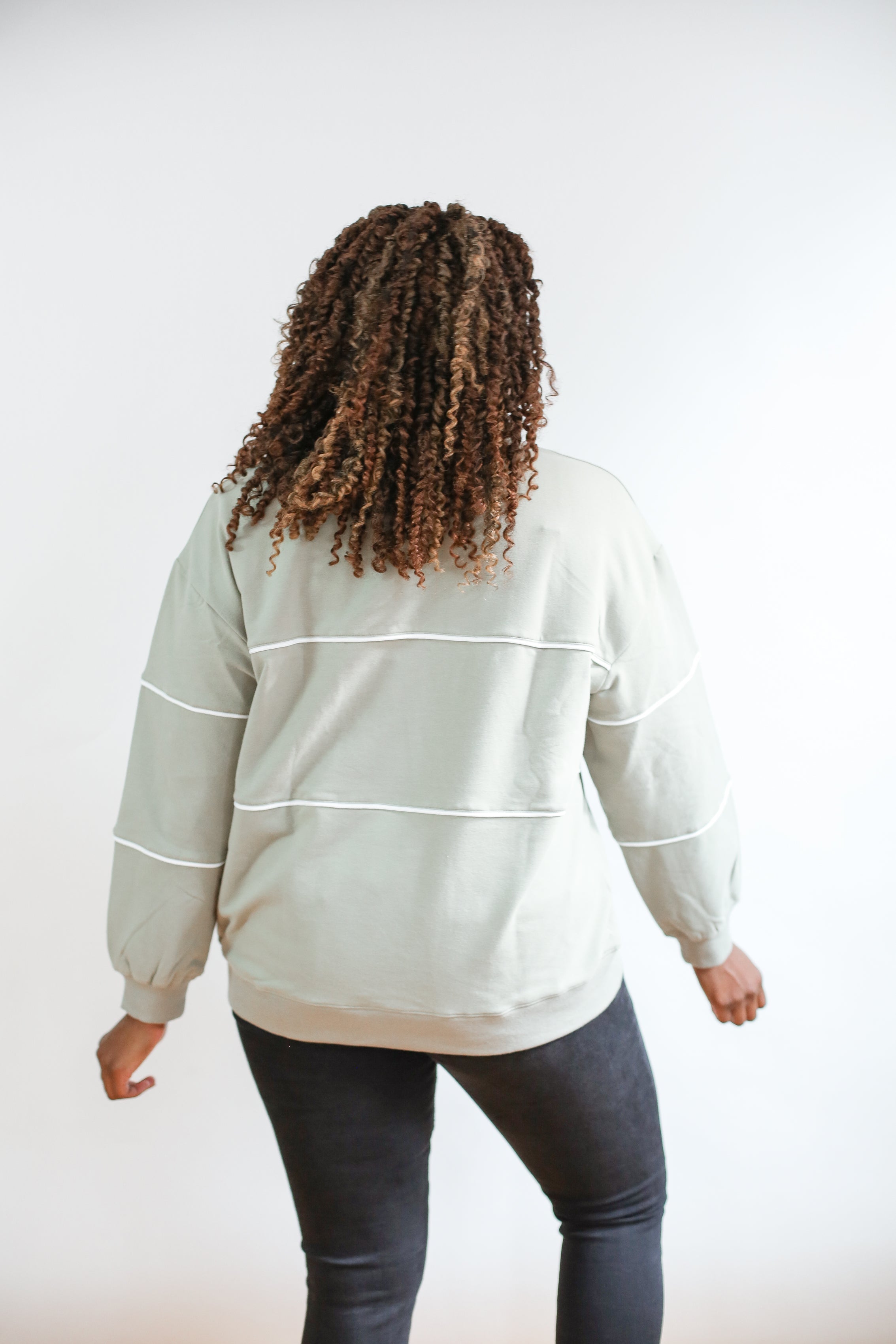 Relaxed Fit Invisible Zipper Breastfeeding Sweatshirt with Piping | Milk & Baby