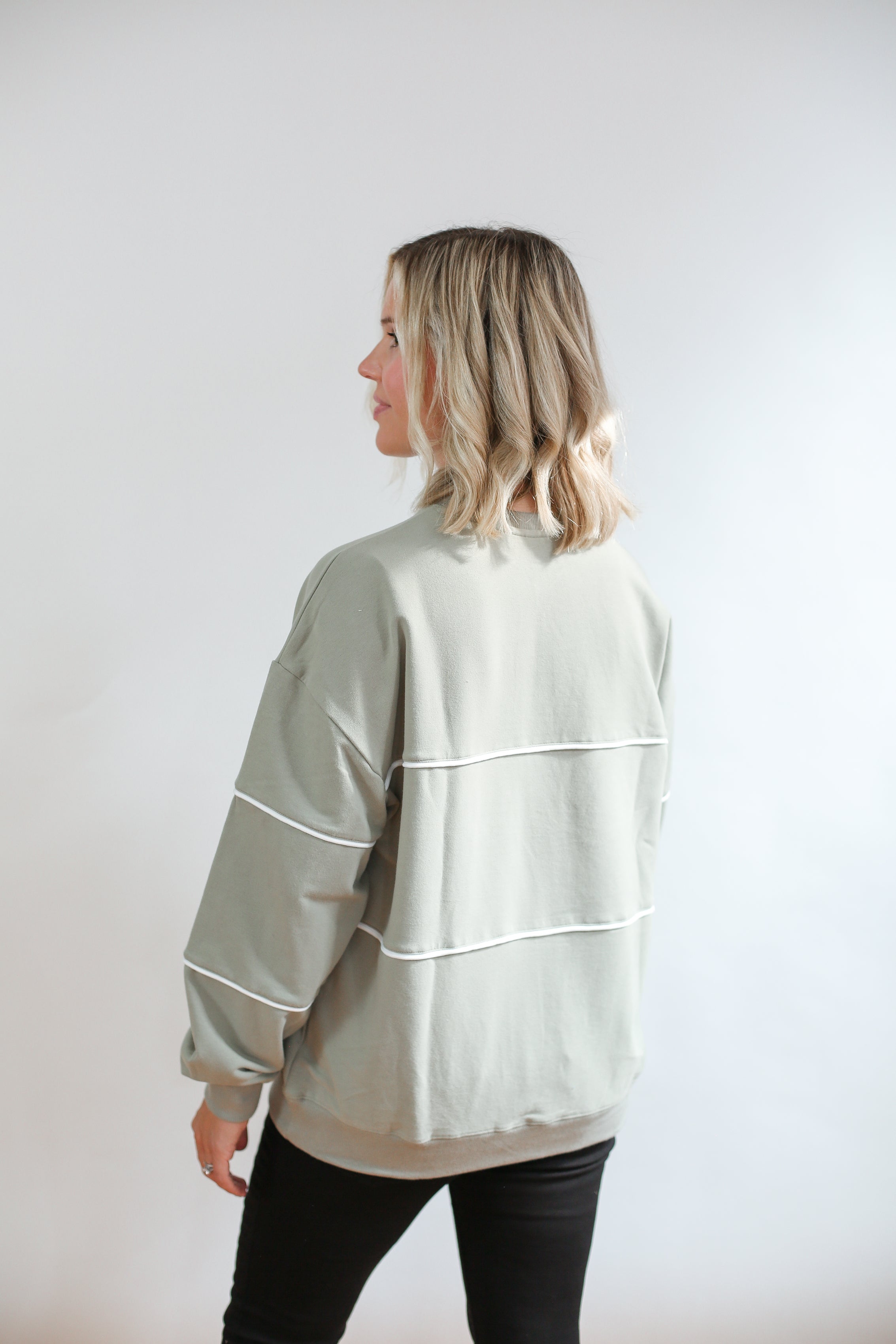 Relaxed Fit Invisible Zipper Breastfeeding Sweatshirt with Piping | Milk & Baby