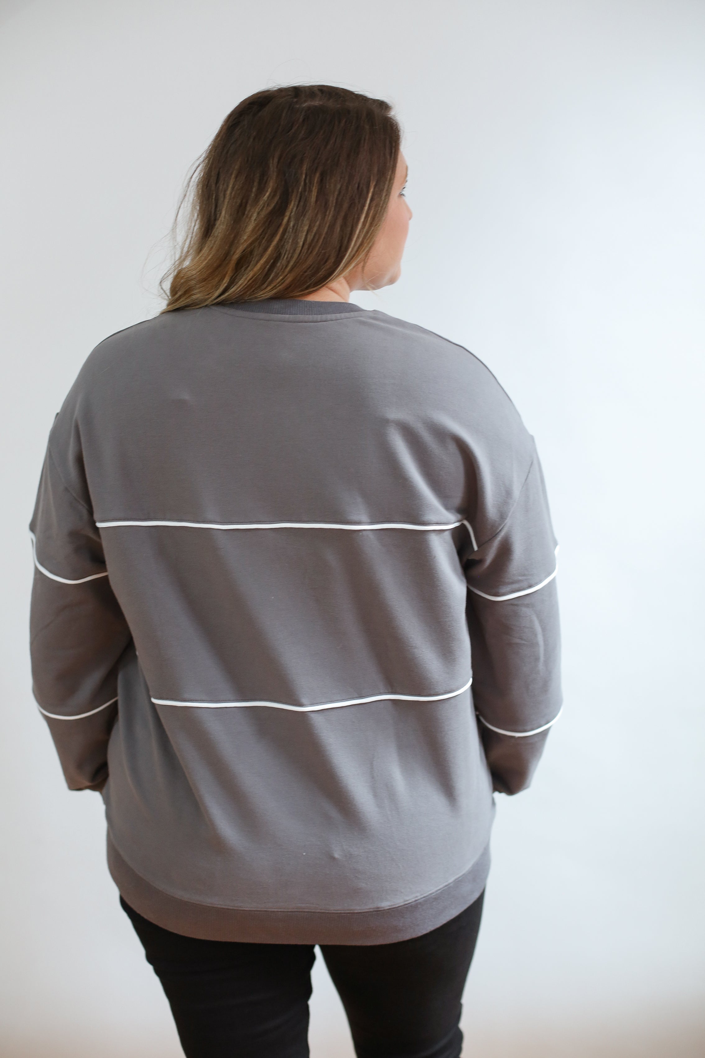 Relaxed Fit Invisible Zipper Breastfeeding Sweatshirt with Piping | Milk & Baby