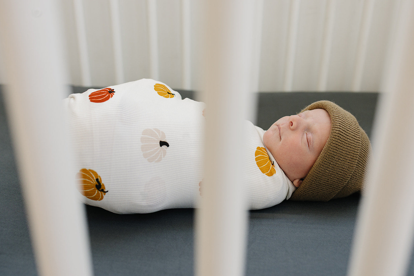Muslin vs Cotton vs Jersey: Which Crib Sheet Material Is Best for Your Newborn?