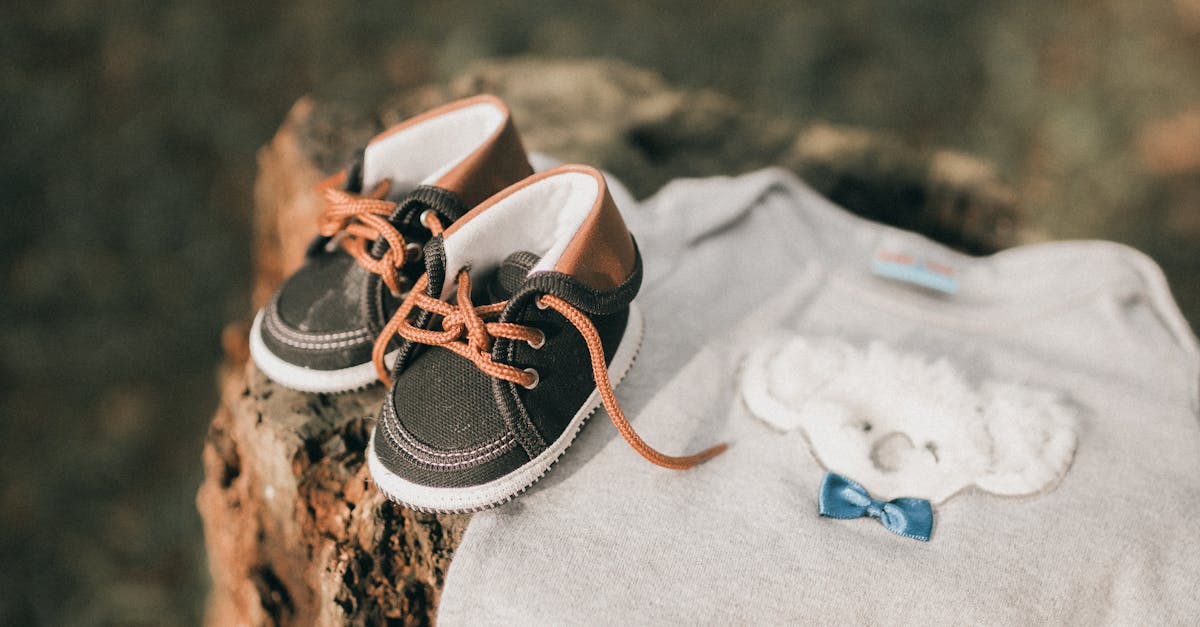 How to Choose the Best Organic Newborn Outfits: Gowns, Zippers, and Knot Hats Explained