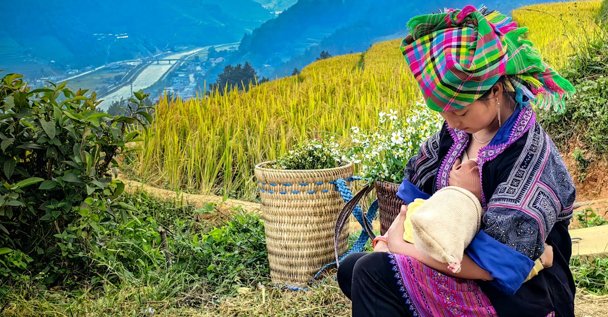 Breastfeeding Through the Holidays 2025: Travel, Parties, Pumping Schedules, and Milk Storage Made Easy