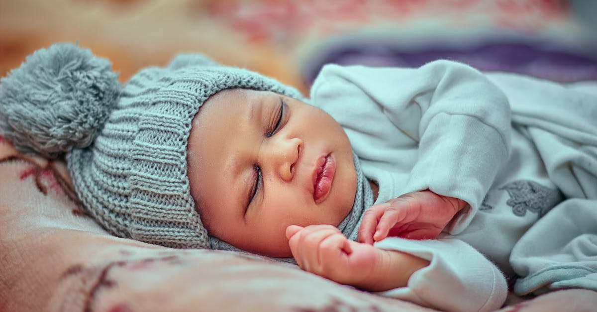 How to Build a Gentle Bedtime Routine for Babies: Sleepwear Choices and Soothing Tips