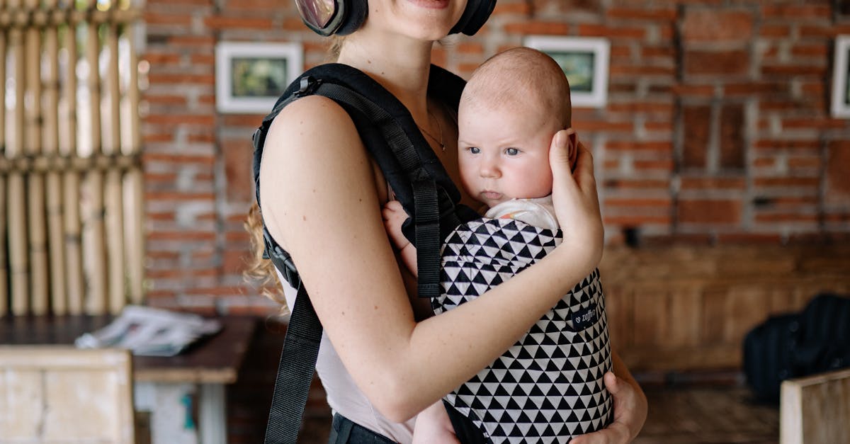 Why Bamboo Baby Clothes Are the Best Choice for Sensitive Newborn Skin (And How to Pick the Right Romper or Swaddle)