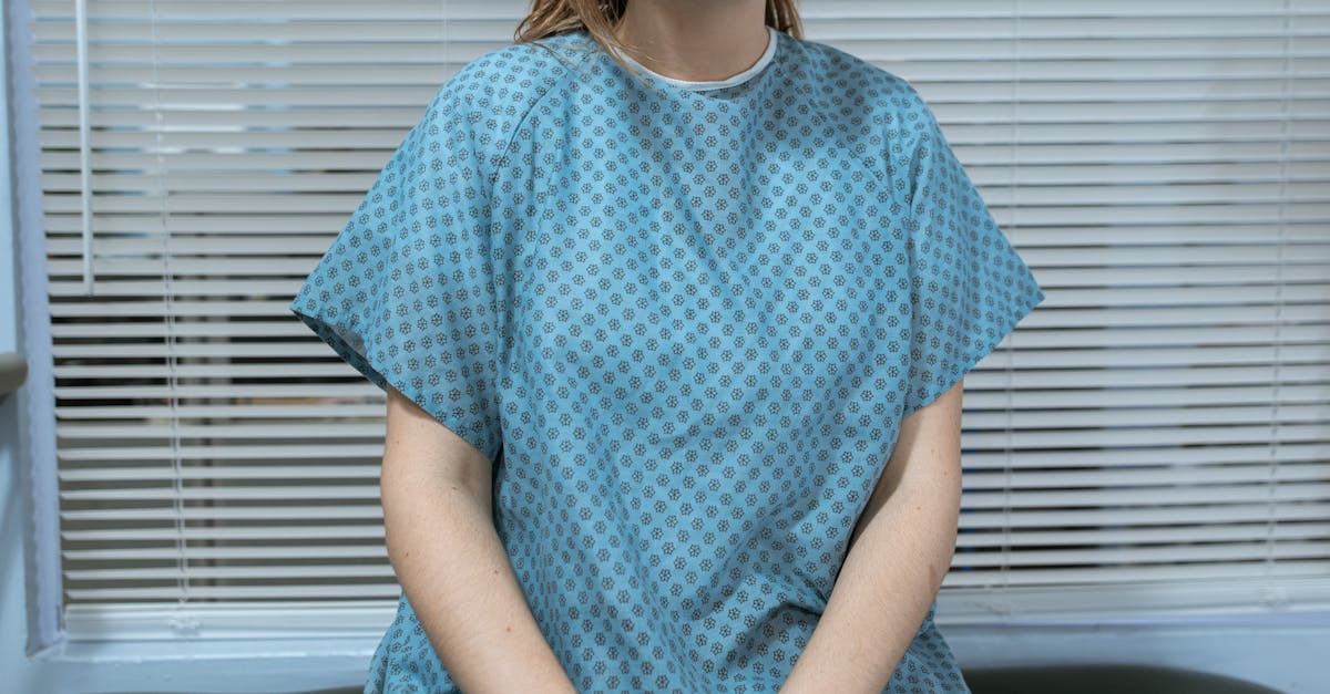 How to Choose the Best Labor and Delivery Gown for Fall: Comfort, Function, and Seasonal Style