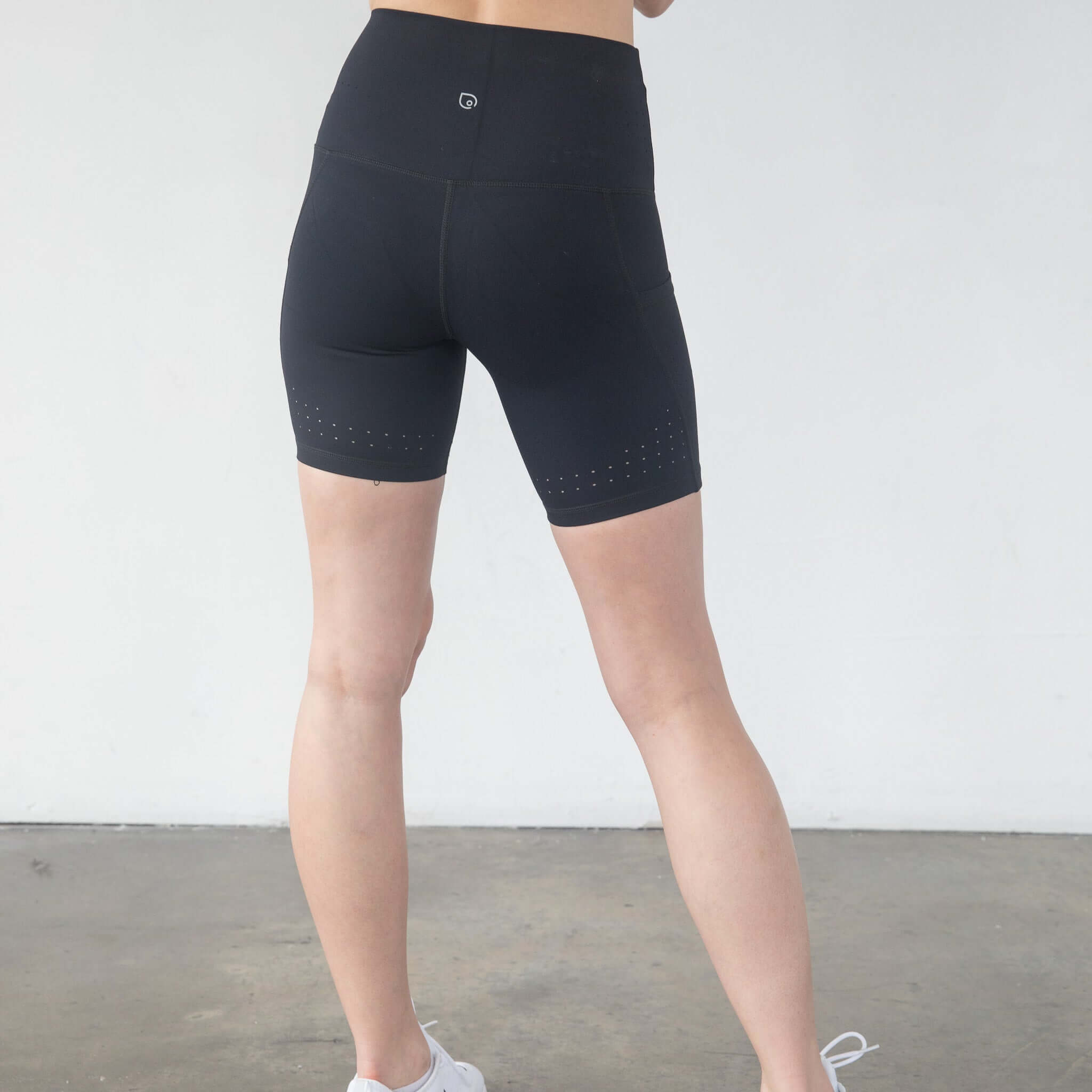 Reveal Ultra High-Rise Postpartum Compression Biker Short 7'' (Noir) | Milk & Baby