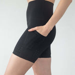 Reveal Ultra High-Rise Postpartum Compression Biker Short 7'' (Noir) | Milk & Baby