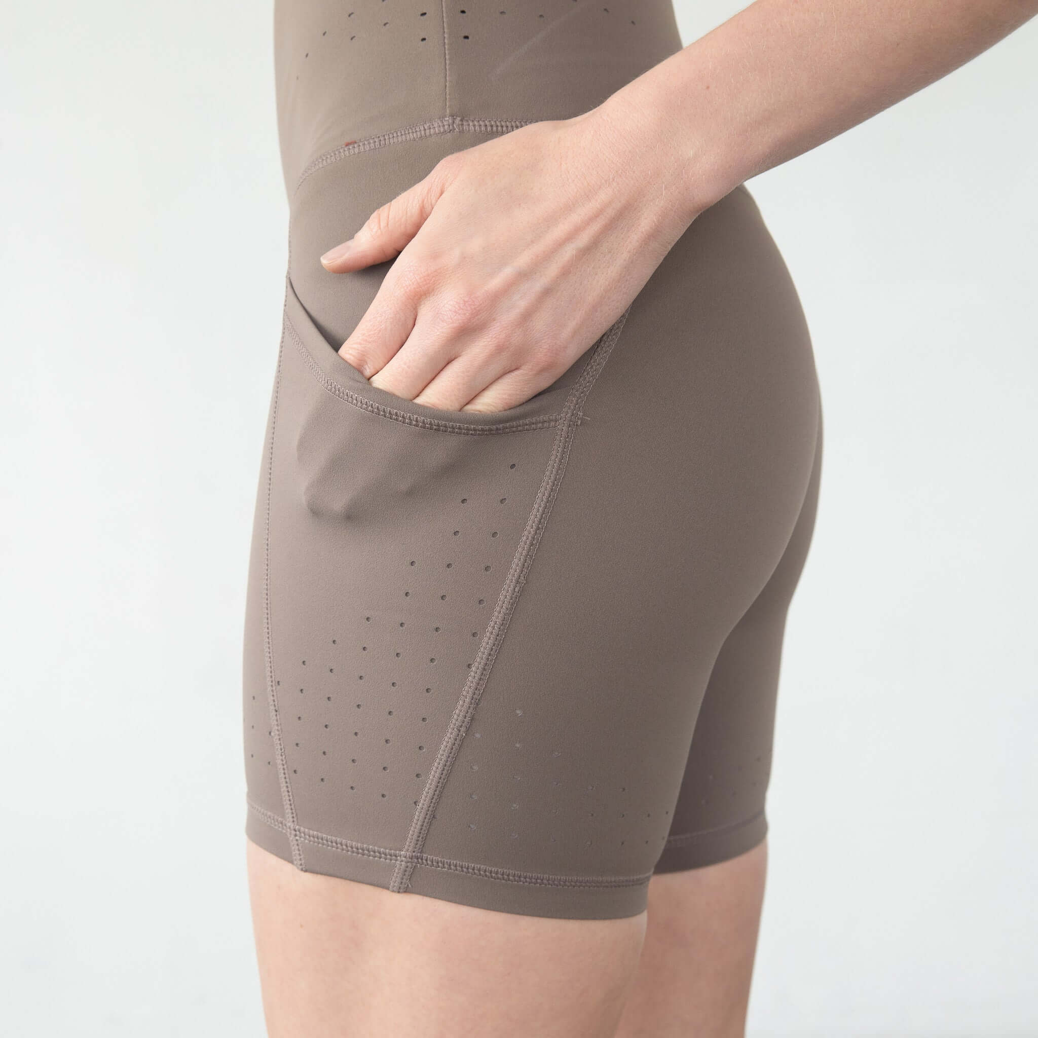 Reveal Ultra High-Rise Postpartum Compression Biker Short 7'' (NOMAD) | Milk & Baby