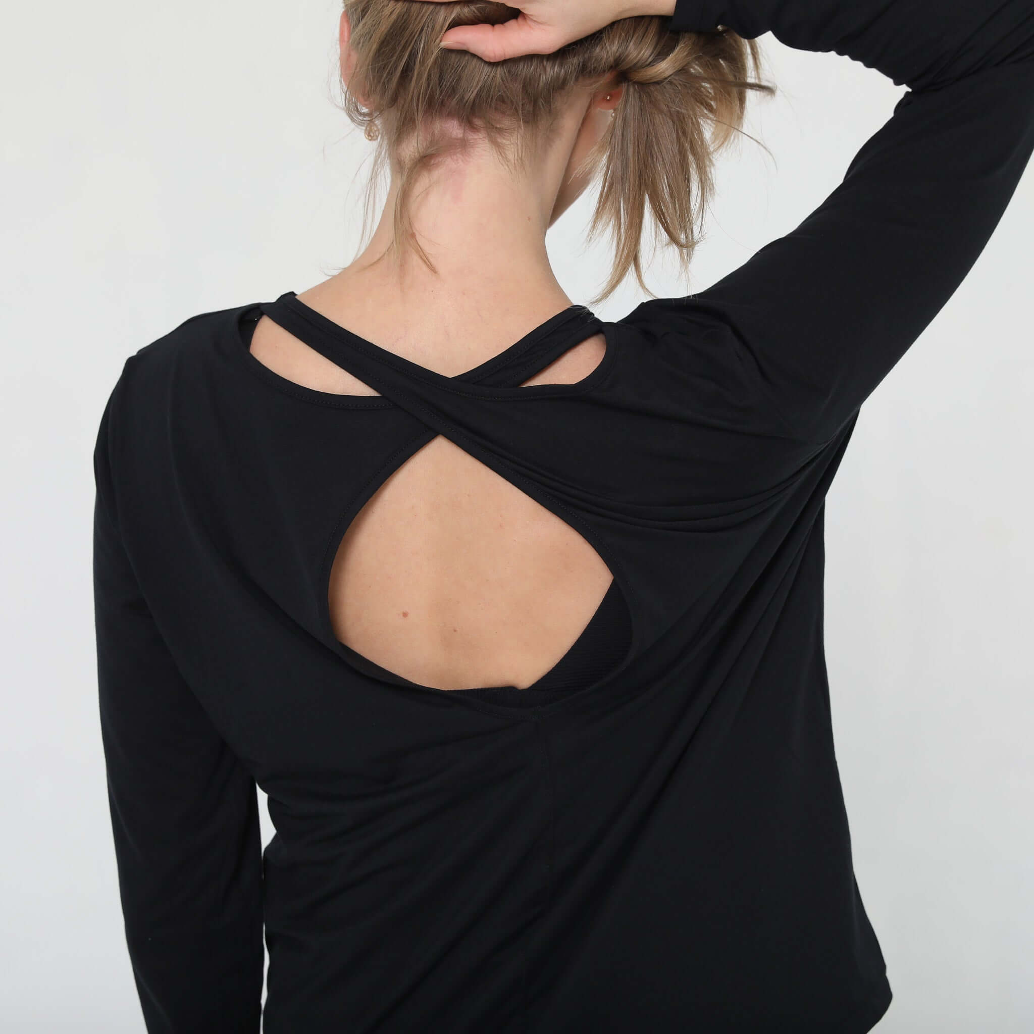 Harper Cross Back Long Sleeve Nursing Top (Noir) | Milk & Baby