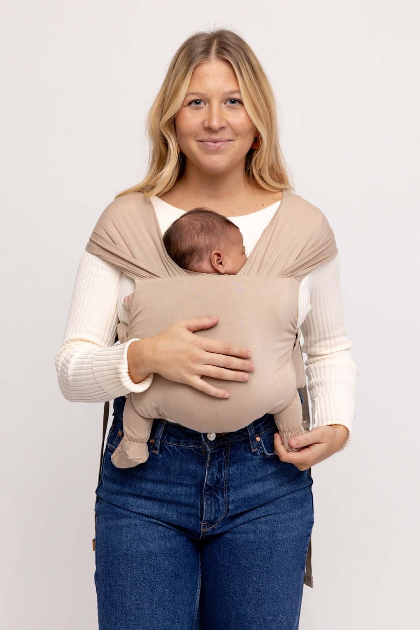Desert Lark | Aerial Newborn Buckle Wrap | Meet the Aerial Newborn Buckle Wrap: the perfect blend of wrap-like coziness and buckle carrier convenience for your newborn babe. Crafted from our signature CloudBlend™ fabric, it's irresistibly soft and feature