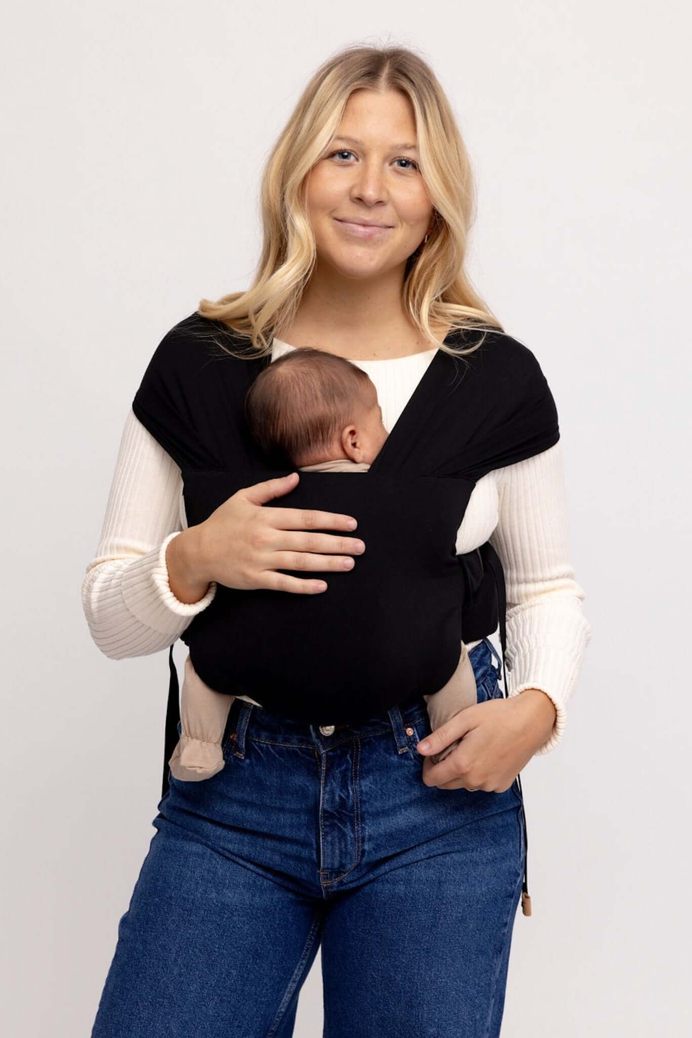 Raven | Aerial Newborn Buckle Wrap | Meet the Aerial Newborn Buckle Wrap: the perfect blend of wrap-like coziness and buckle carrier convenience for your newborn babe. Crafted from our signature CloudBlend™ fabric, it's irresistibly soft and features a pa