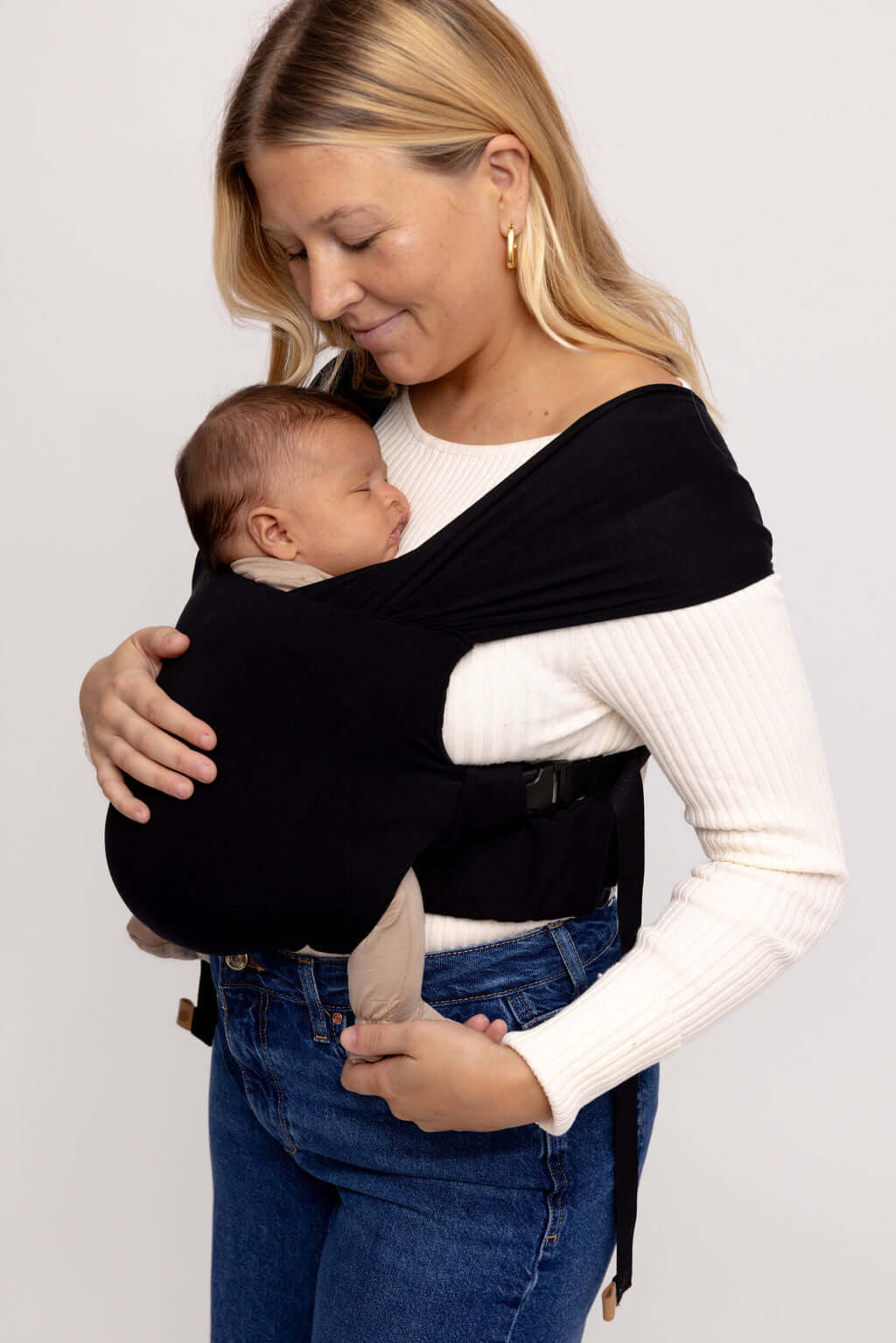 Raven | Aerial Newborn Buckle Wrap | Meet the Aerial Newborn Buckle Wrap: the perfect blend of wrap-like coziness and buckle carrier convenience for your newborn babe. Crafted from our signature CloudBlend™ fabric, it's irresistibly soft and features a pa