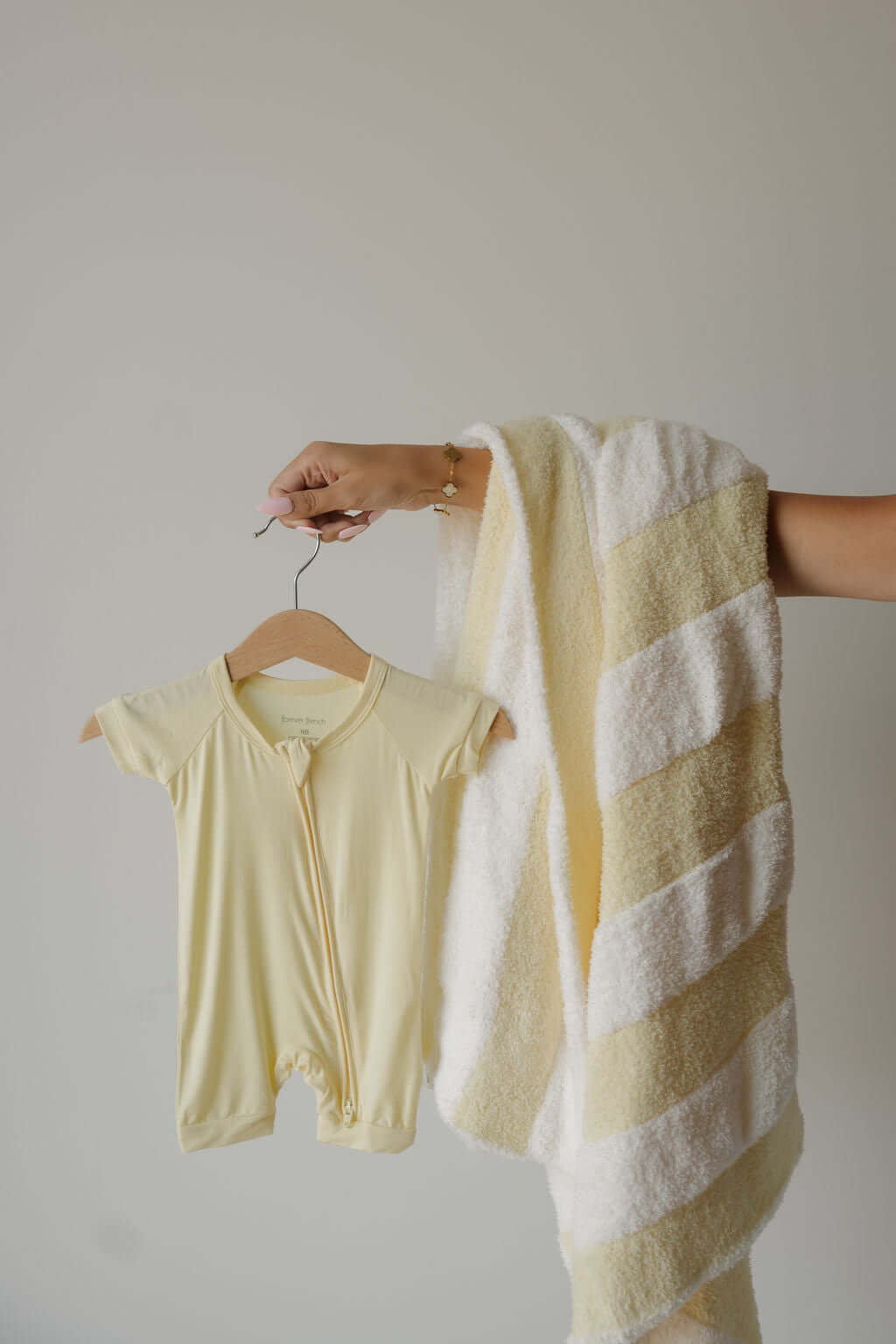 Sunny | Shortie Bamboo Zip | Milk & Baby | Made of the softest premium bamboo. Durable and well designed your little ones can sleep and play in these cozy pajamas. These shortie rompers are ideal for warmer months featuring short sleeves and short bottoms