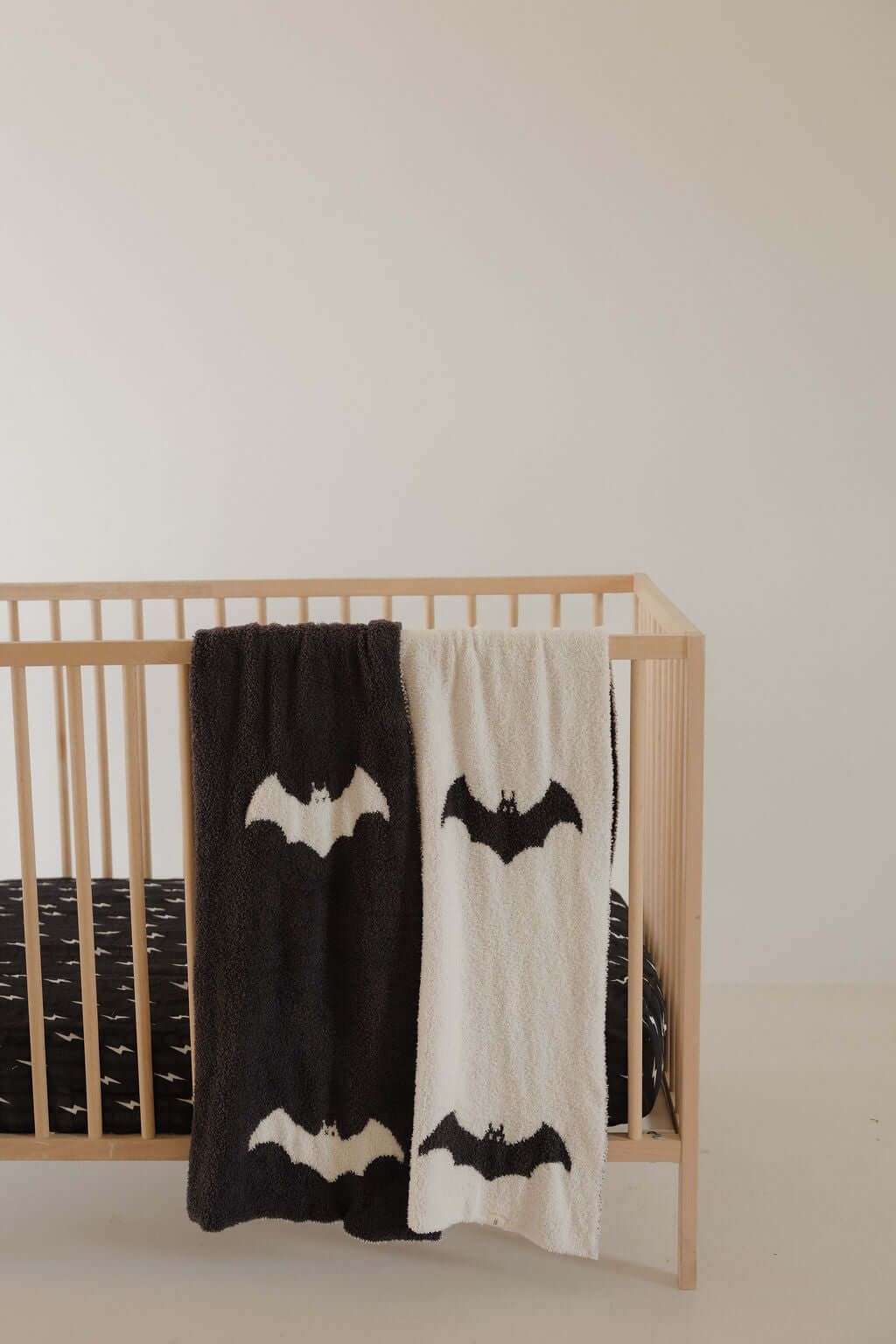 It's Bats! | Plush Blanket | Wrap yourself in our Plush Blanket, made from 100% microfiber for dreamy softness. Safe and certified for your peace of mind! | Milk & Baby