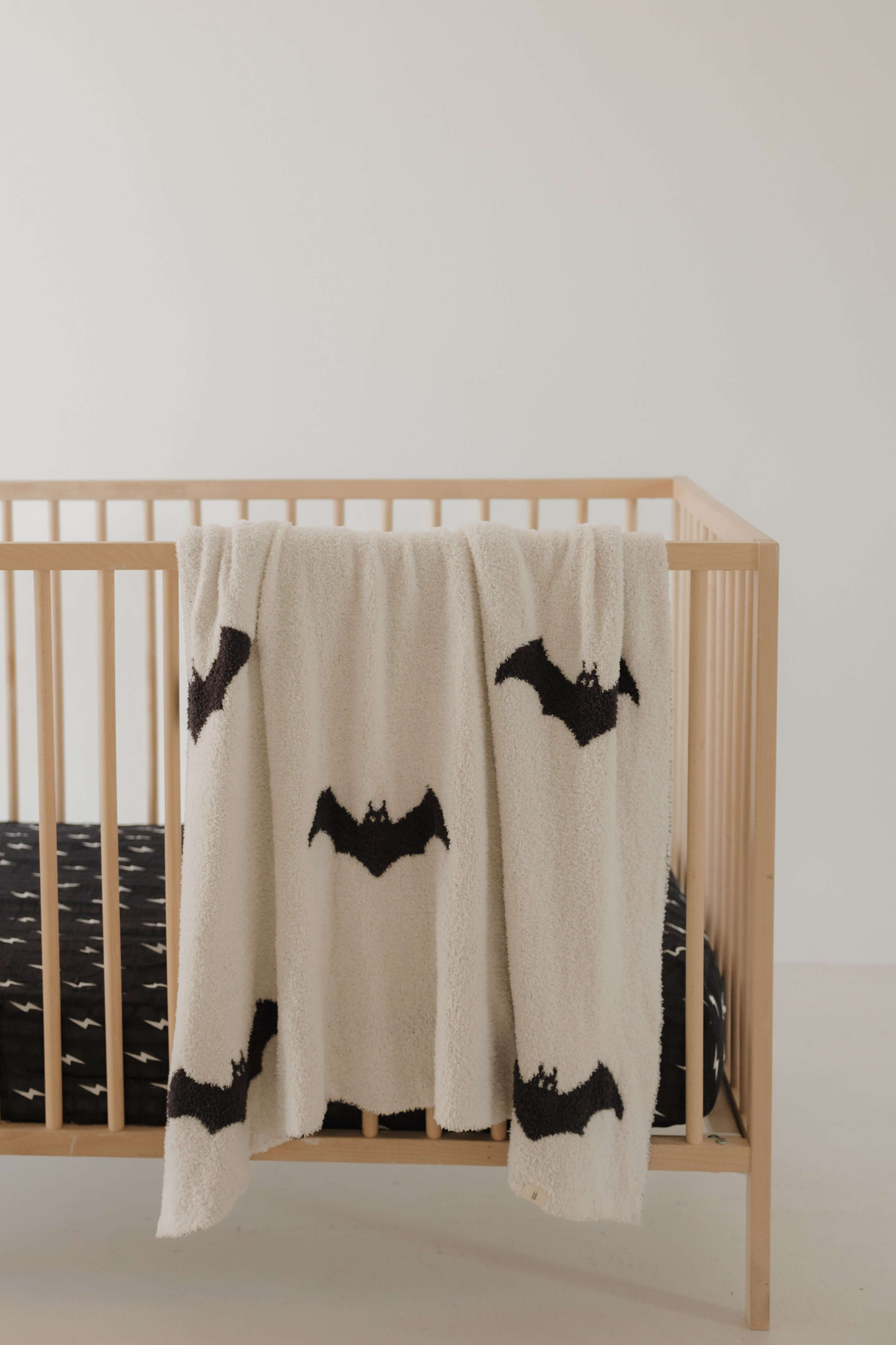 It's Bats! | Plush Blanket | Wrap yourself in our Plush Blanket, made from 100% microfiber for dreamy softness. Safe and certified for your peace of mind! | Milk & Baby