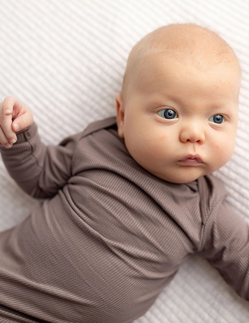 Cocoa Ribbed Knotted Newborn Gown Set | Milk & Baby