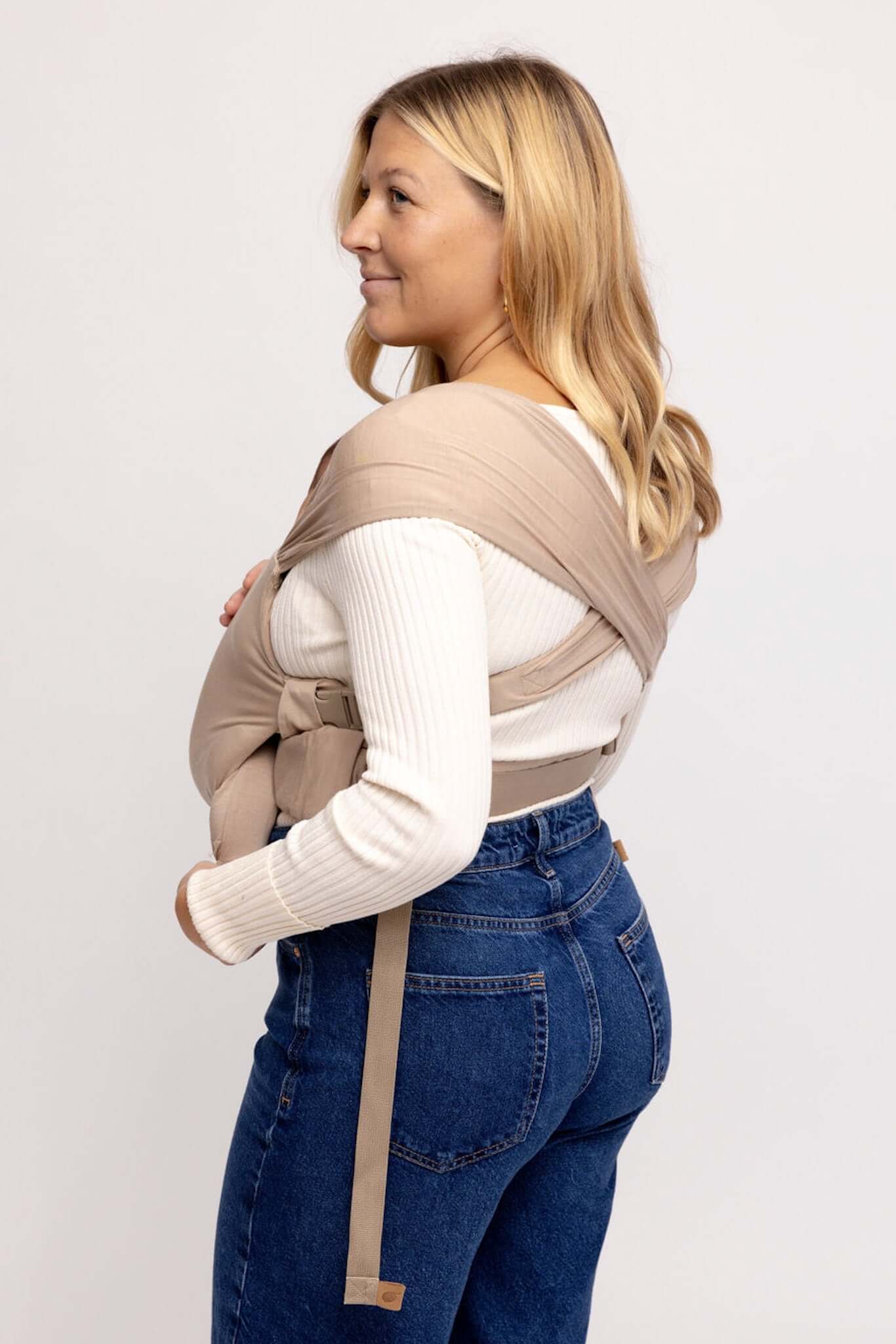 Desert Lark | Aerial Newborn Buckle Wrap | Meet the Aerial Newborn Buckle Wrap: the perfect blend of wrap-like coziness and buckle carrier convenience for your newborn babe. Crafted from our signature CloudBlend™ fabric, it's irresistibly soft and feature