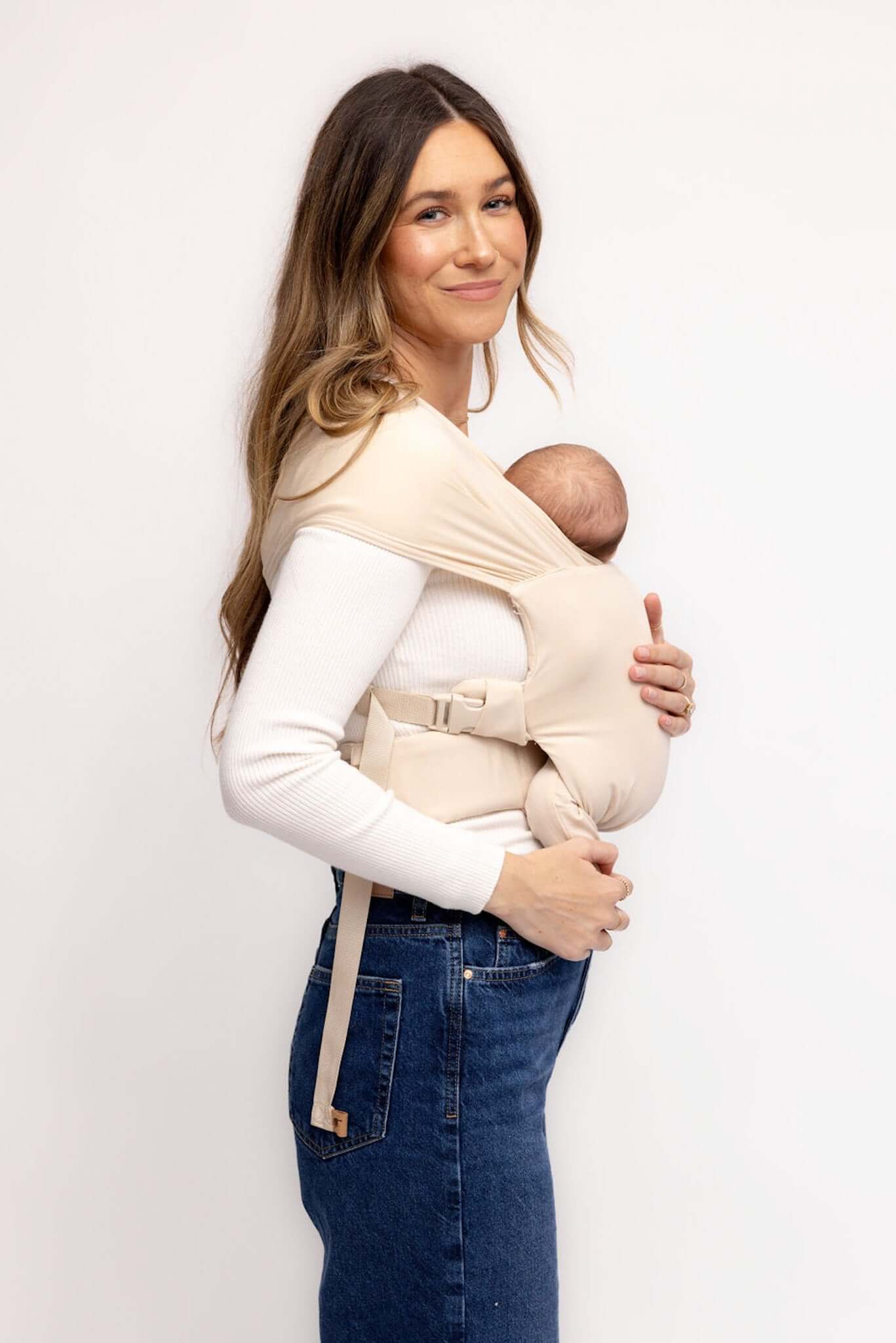Sparrow | Aerial Newborn Buckle Wrap | Meet the Aerial Newborn Buckle Wrap: the perfect blend of wrap-like coziness and buckle carrier convenience for your newborn babe. Crafted from our signature CloudBlend™ fabric, it's irresistibly soft and features a