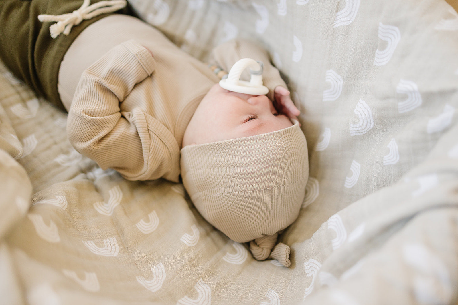 Oatmeal Organic Ribbed Newborn Knot Hat | Milk & Baby