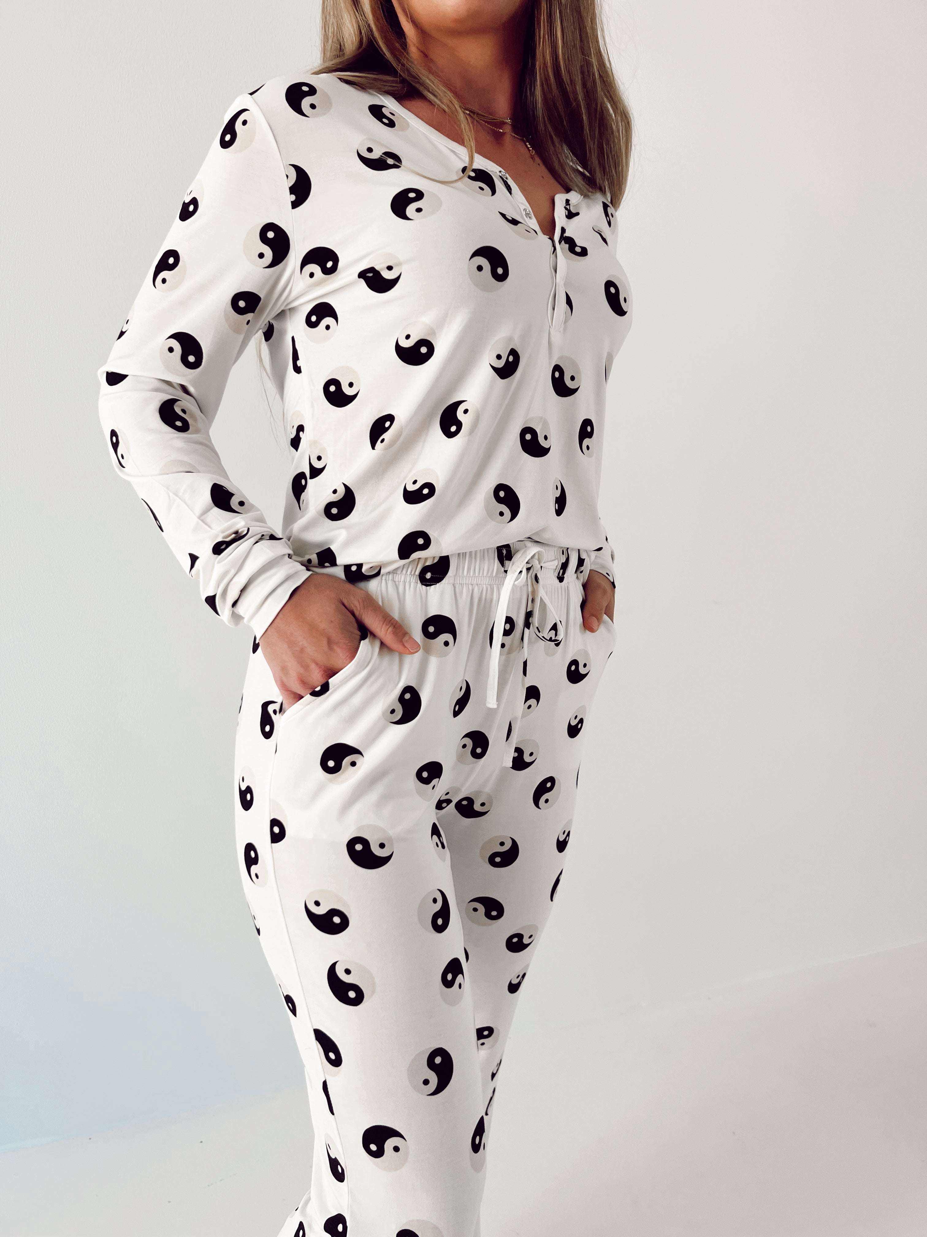 Black & White Yin Yang | Women's Bamboo Pajamas Milk & Baby