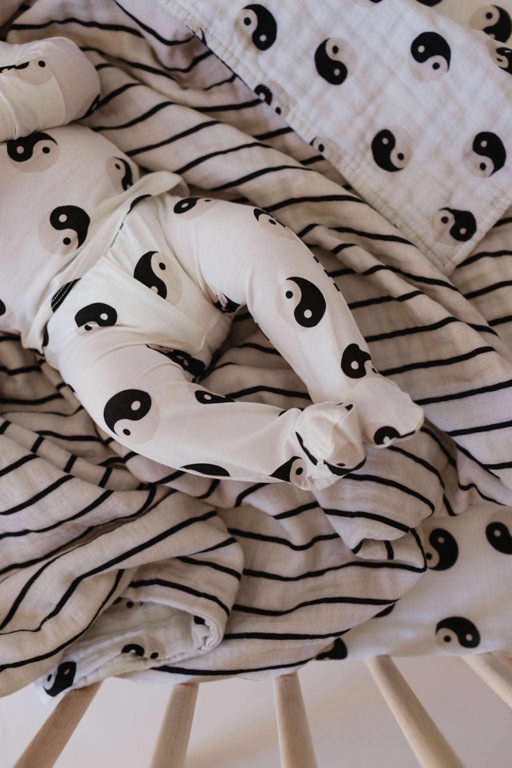 Black & White Yin Yang | Sleepy Time Set Milk & Baby