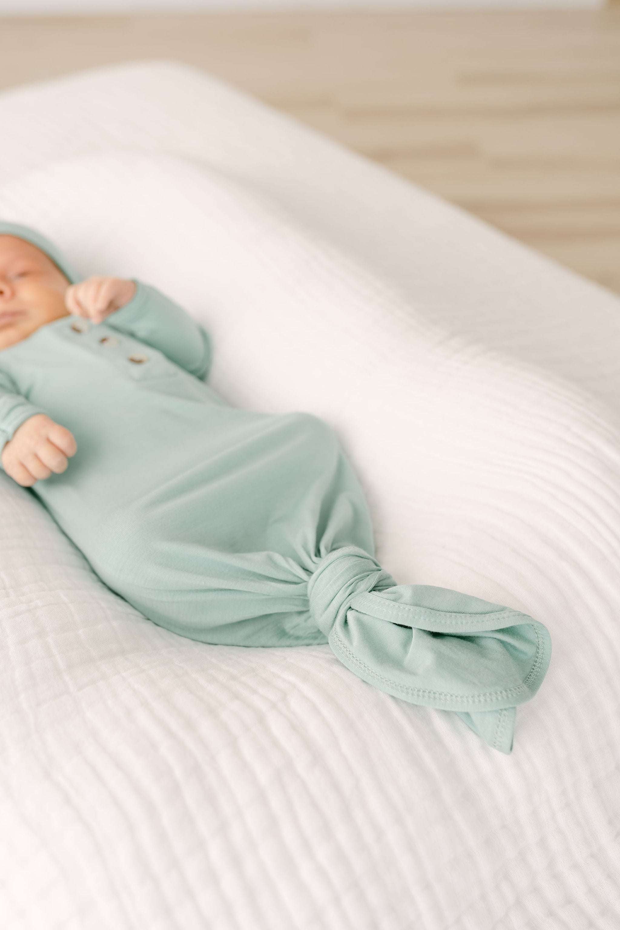 Emerson Knotted Baby Gown & Hat Set | Mint | Milk & Baby