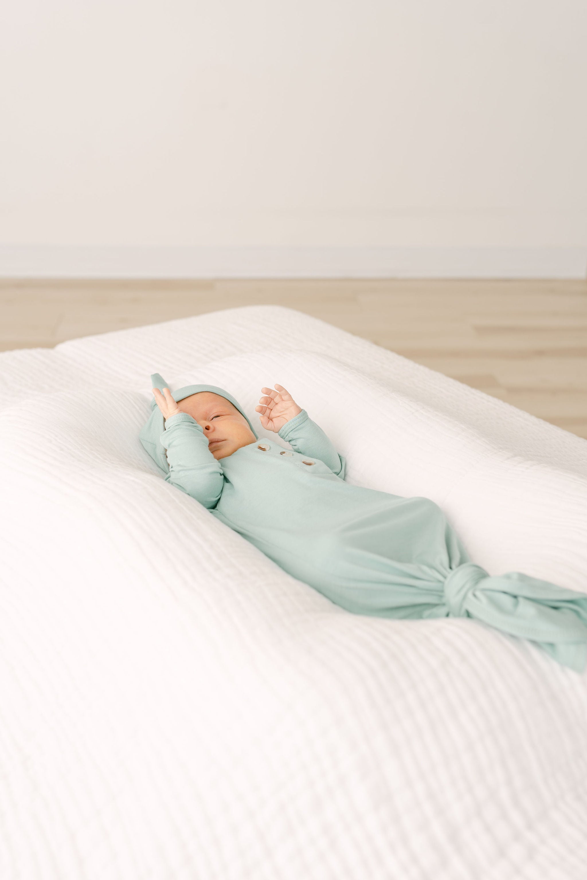 Emerson Knotted Baby Gown & Hat Set | Mint | Milk & Baby