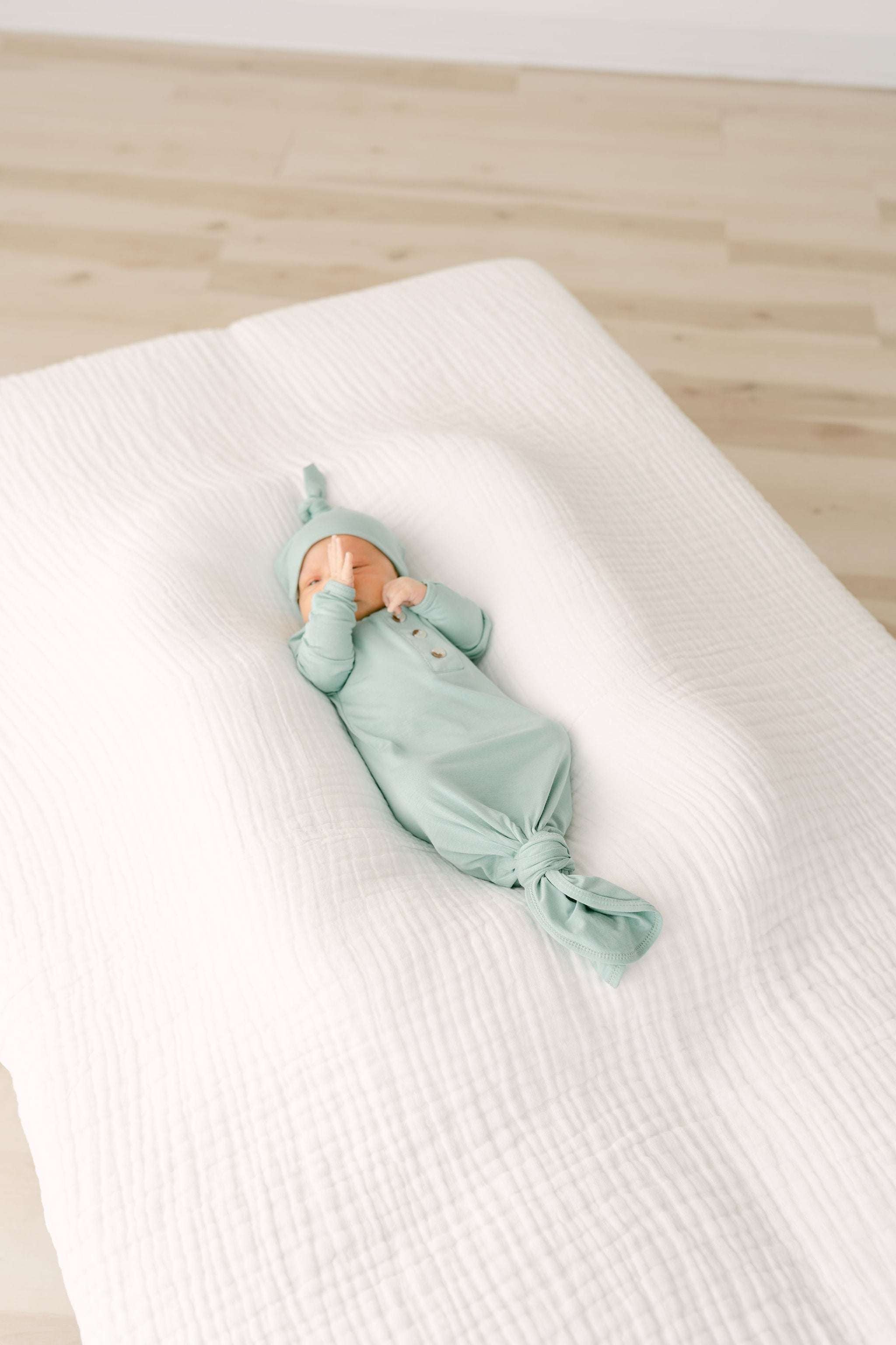 Emerson Knotted Baby Gown & Hat Set | Mint | Milk & Baby