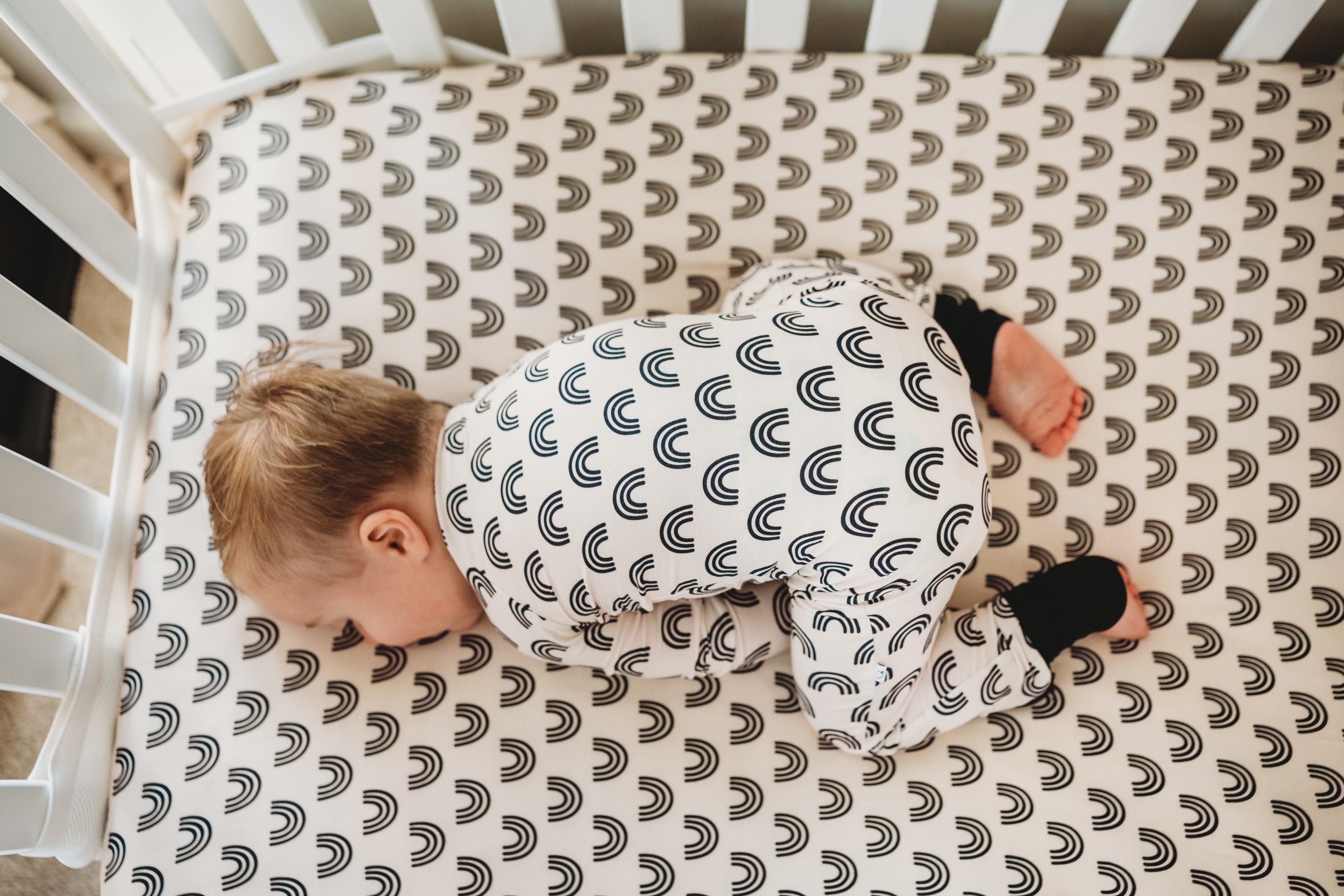 SIMPLE RAINBOW DREAM CRIB SHEET | Milk & Baby