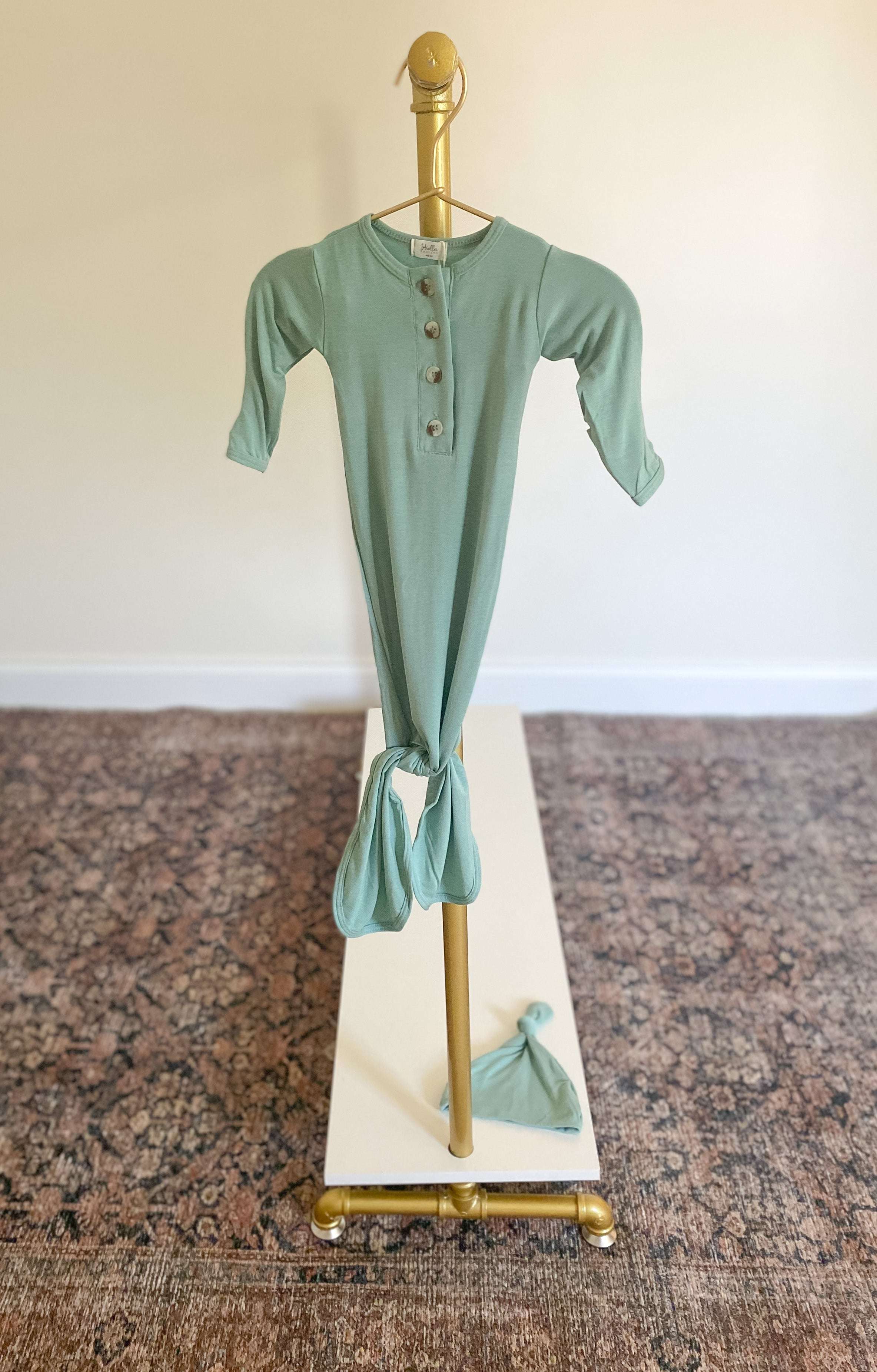 Emerson Knotted Baby Gown & Hat Set | Mint | Milk & Baby
