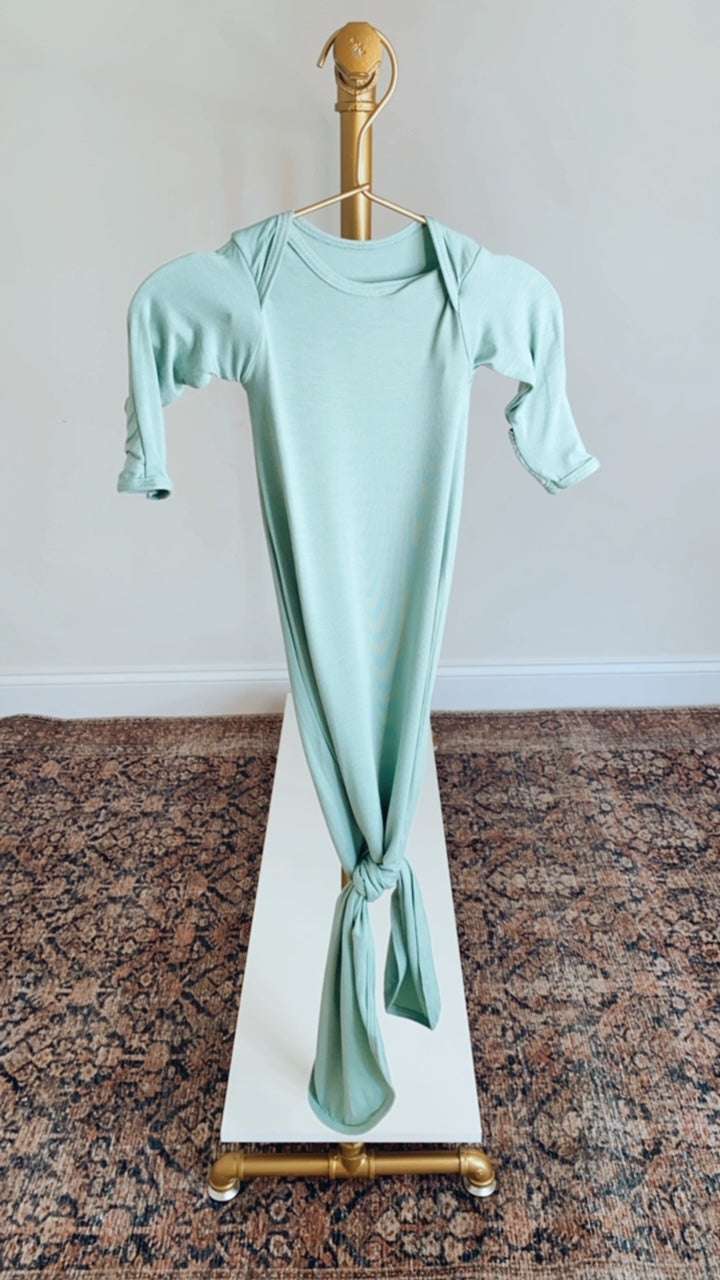 Marley Knotted Baby Gown and Hat Set | Milk & Baby