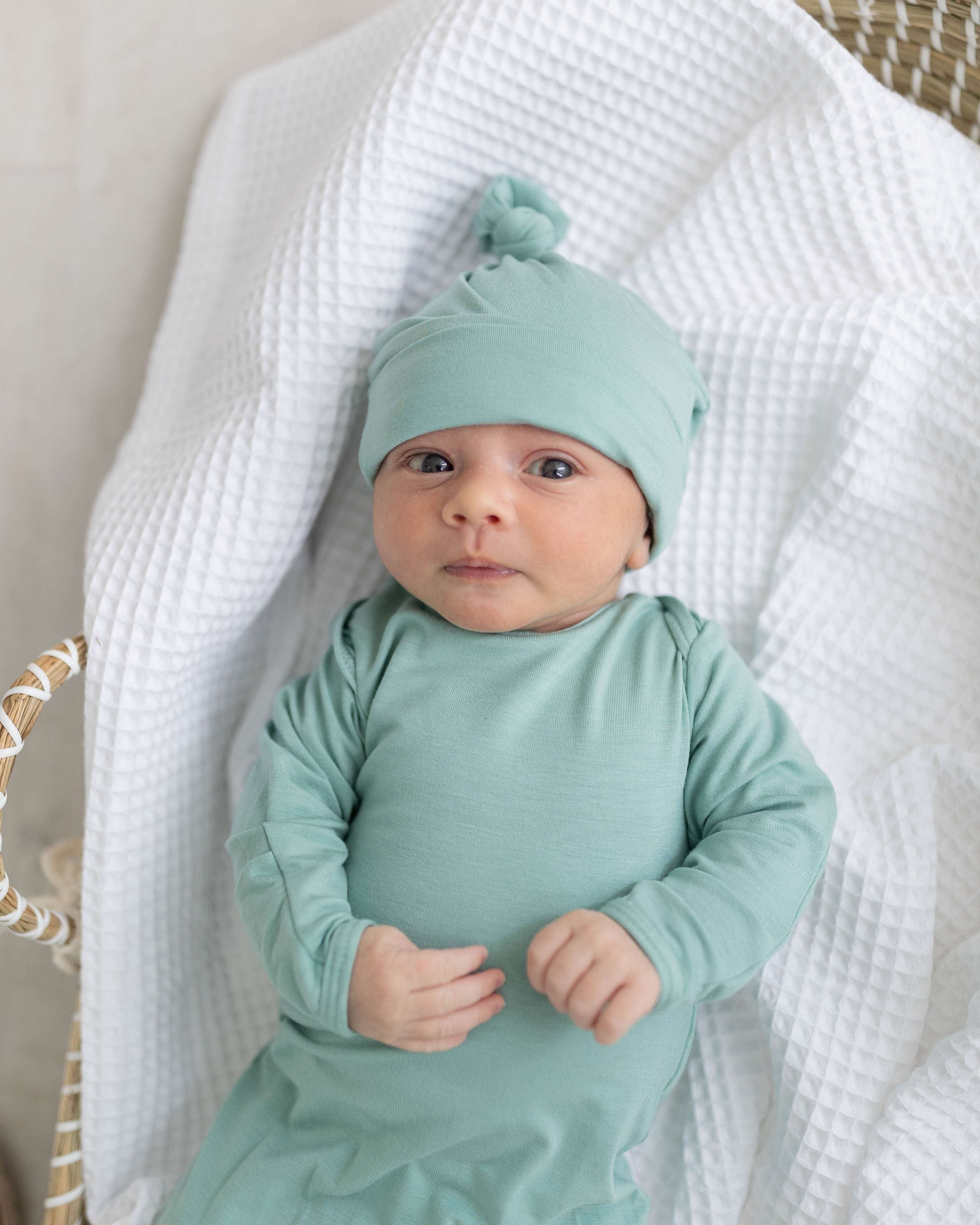 Marley Knotted Baby Gown and Hat Set | Milk & Baby