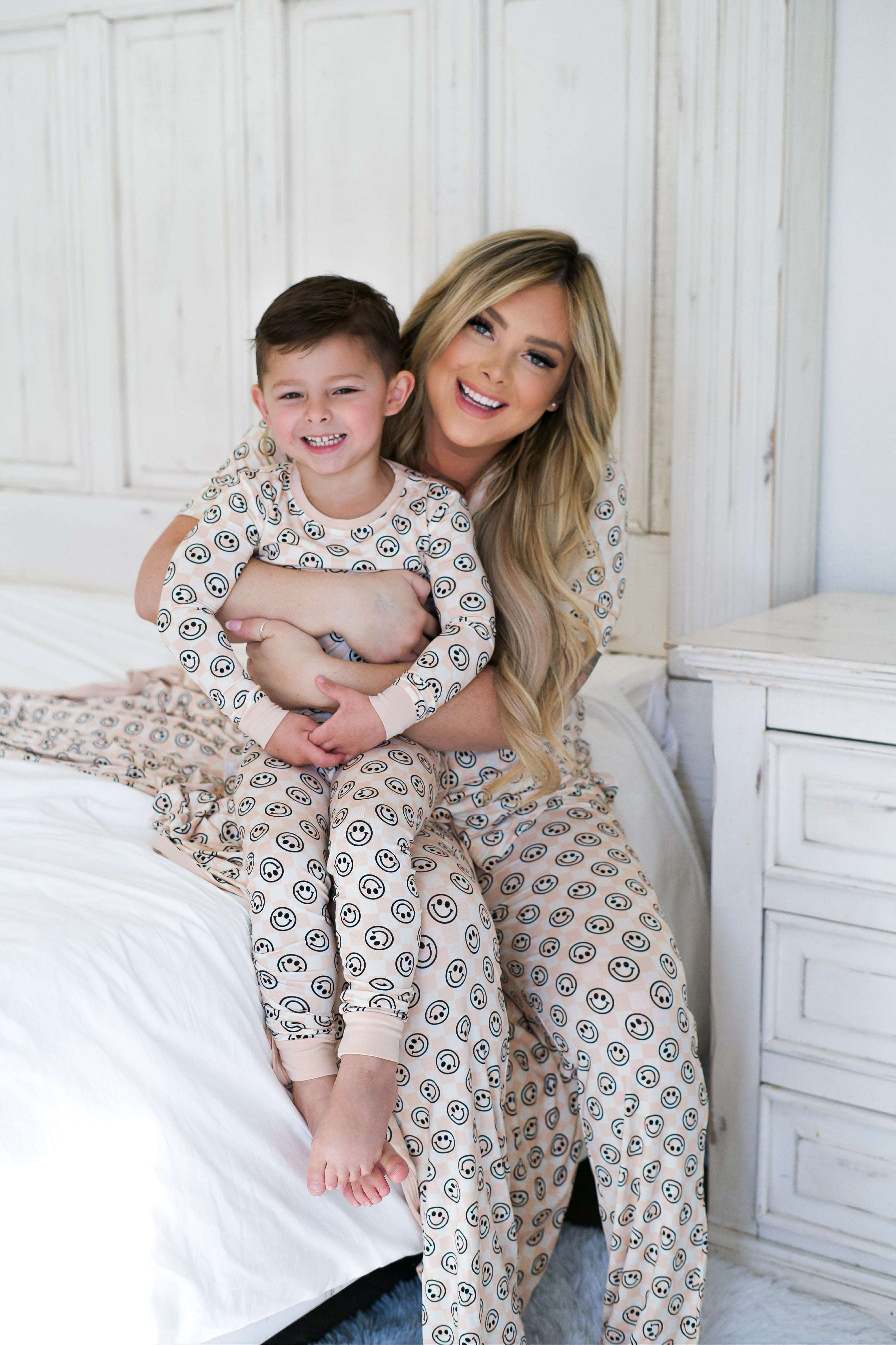 Sandy Smiles Checkers Dream Nursing Pajamas Milk & Baby