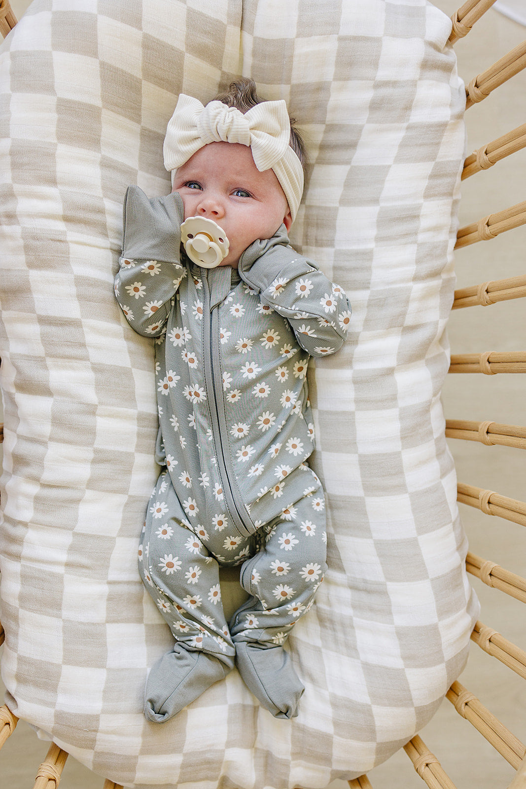 Light Green Daisy Bamboo Zipper | Milk & Baby