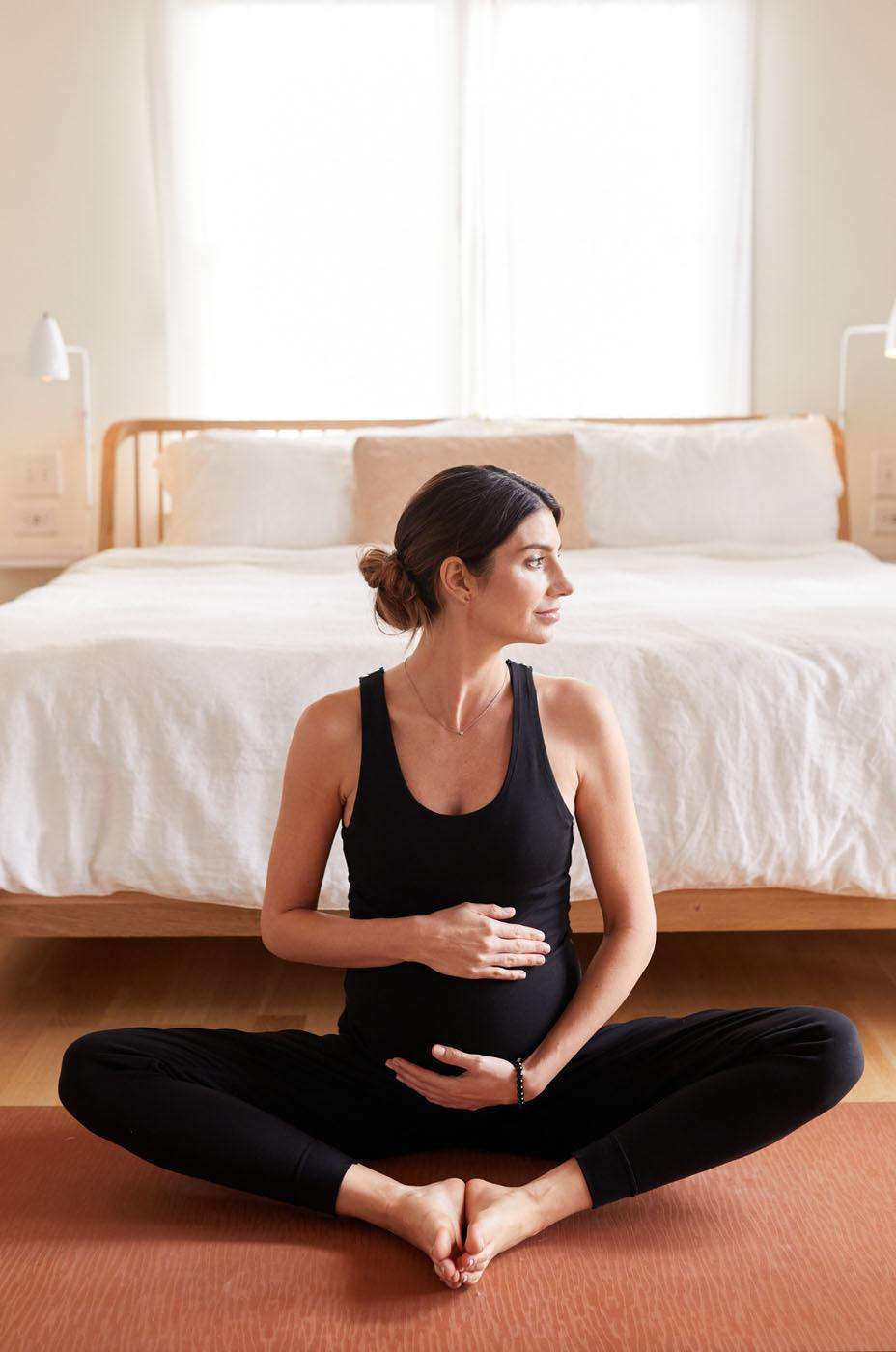 Back Snap Hands Free Nursing & Pumping Top in Onyx | Milk & Baby