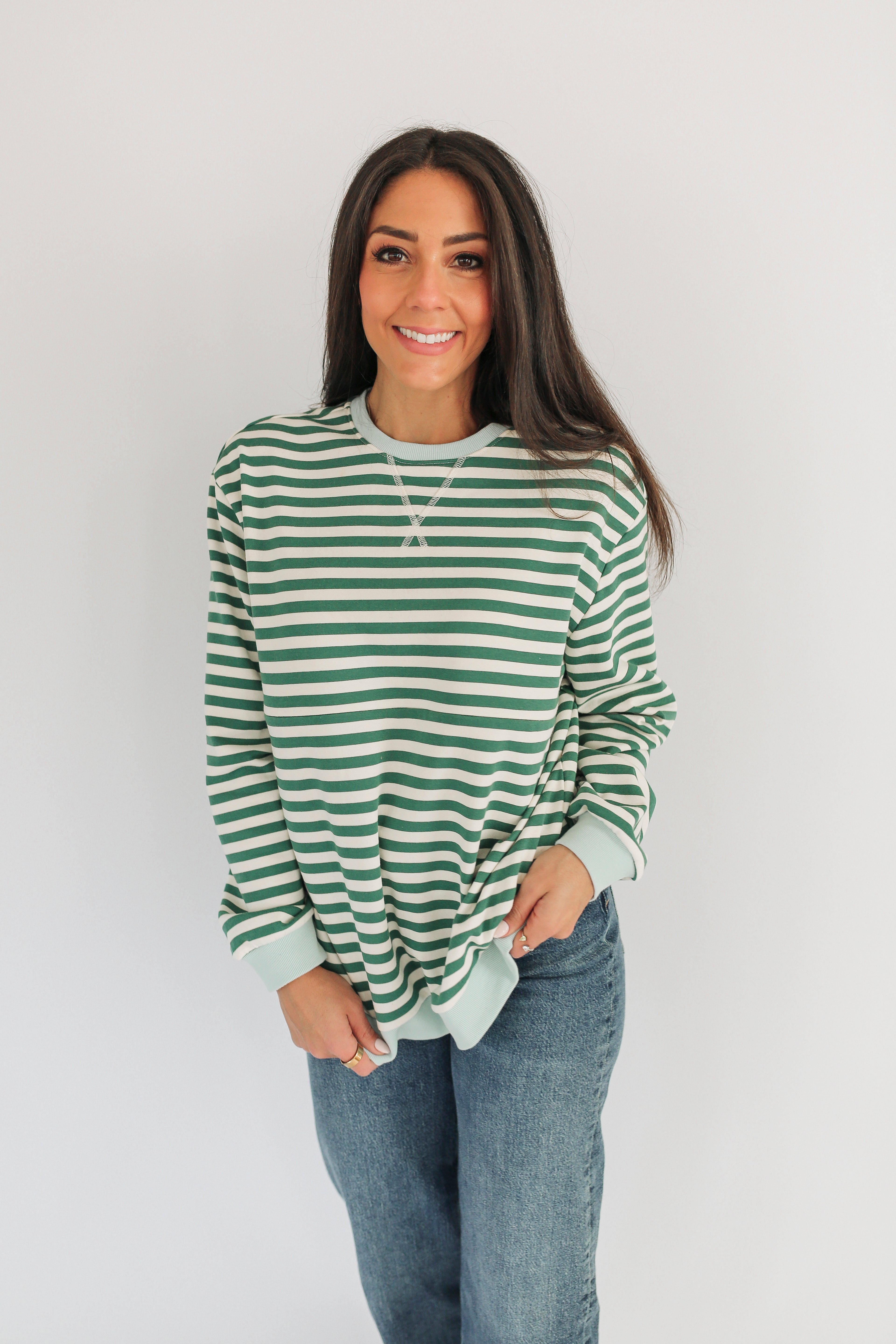 Oversized fit freestyle stripe breastfeeding sweatshirt in green and white, perfect for nursing mothers.