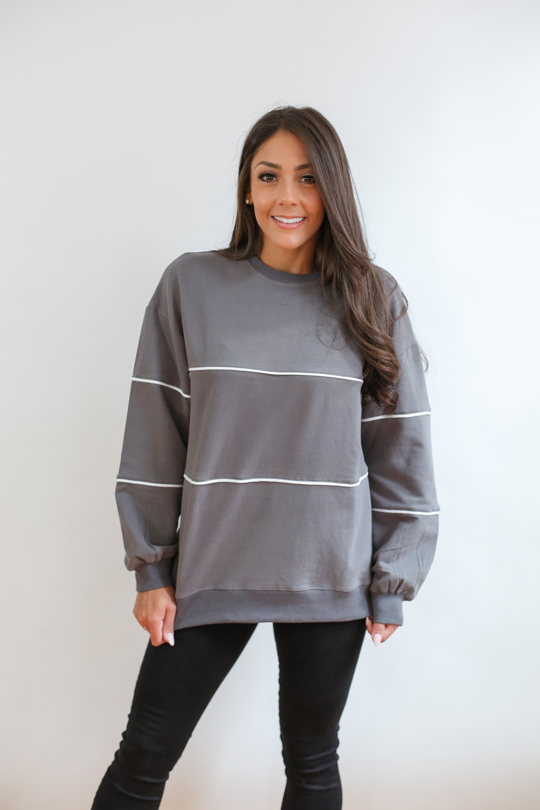 Relaxed Fit Invisible Zipper Breastfeeding Sweatshirt with Piping | Milk & Baby
