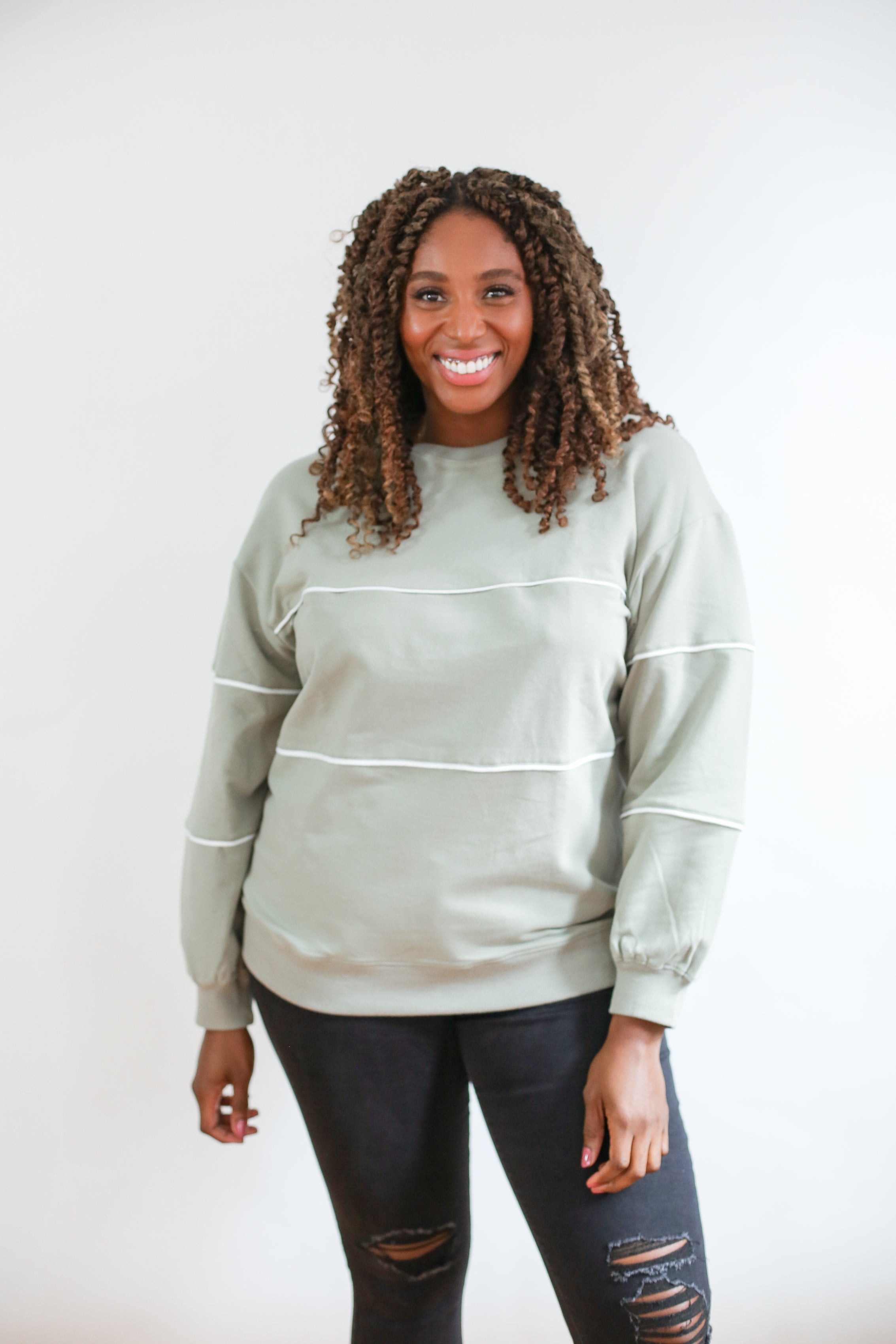 Relaxed Fit Invisible Zipper Breastfeeding Sweatshirt with Piping | Milk & Baby